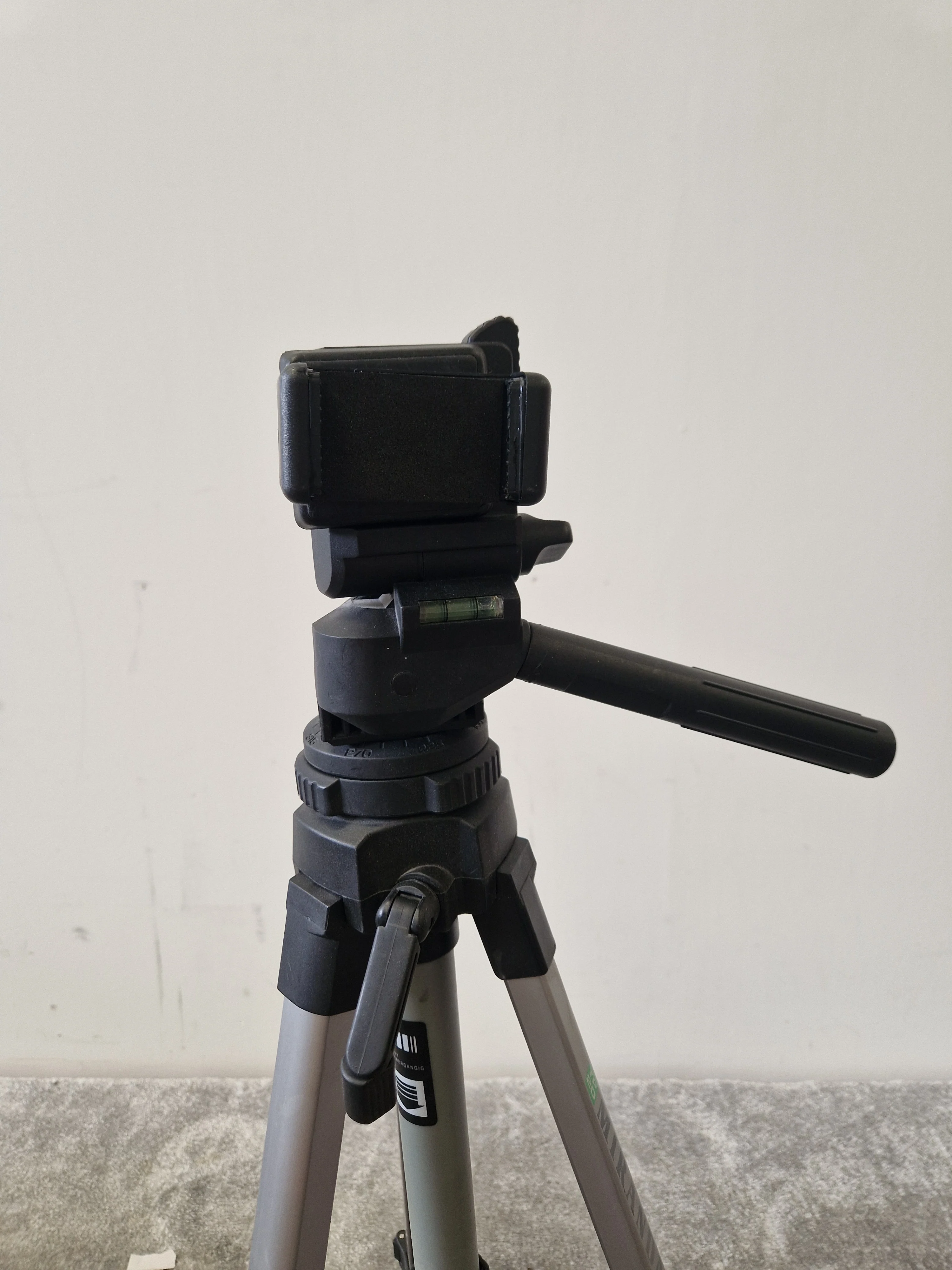 Miranda Titan Camera/Phone Tripod – Adjustable Height – Universal Mount – Excellent - Image 2