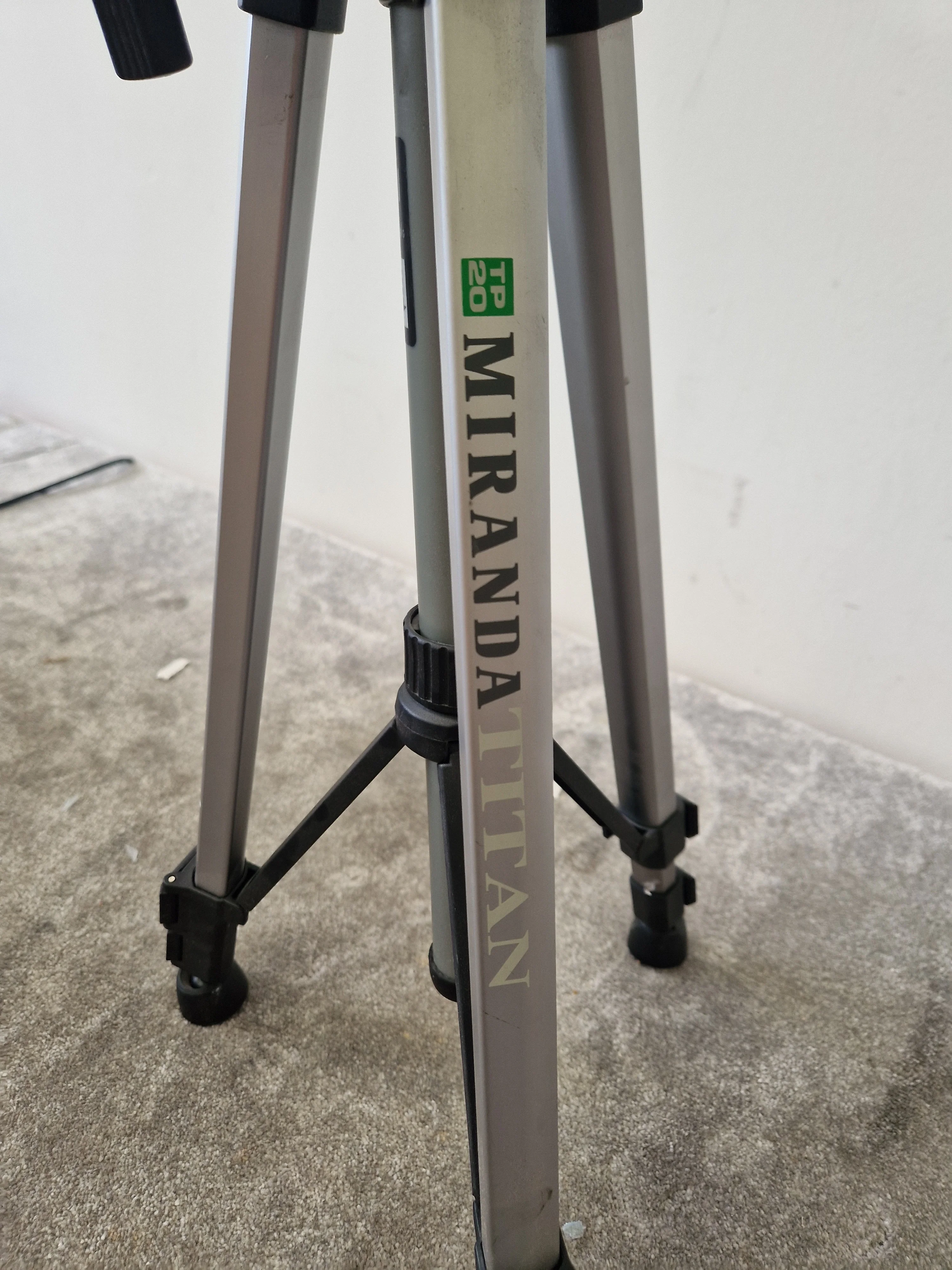 Miranda Titan Camera/Phone Tripod – Adjustable Height – Universal Mount – Excellent - Image 4