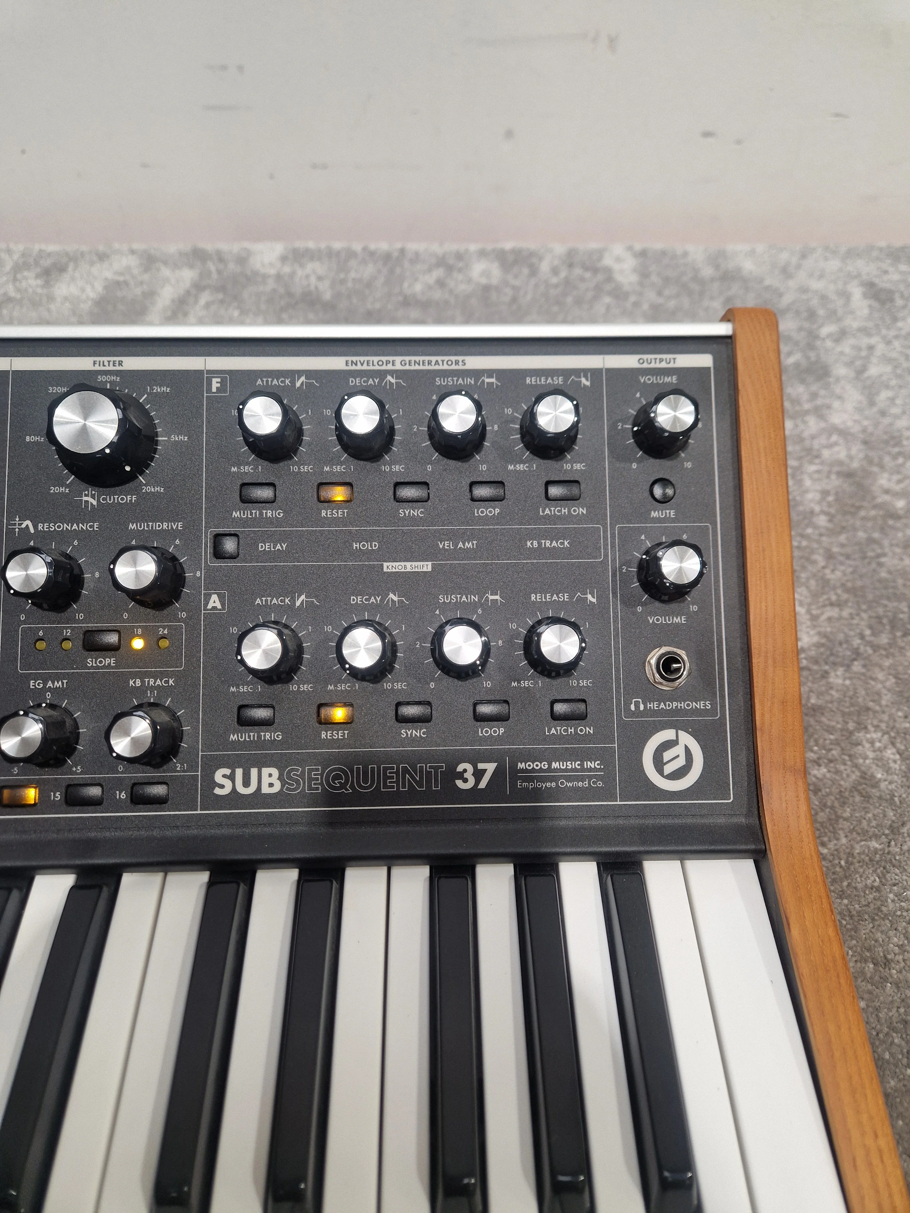 Moog Subsequent 37 Keyboard - Paraphonic Synthesizer, 37-Key - Excellent w/ Original Box & Power Supply & Manuals - Image 13