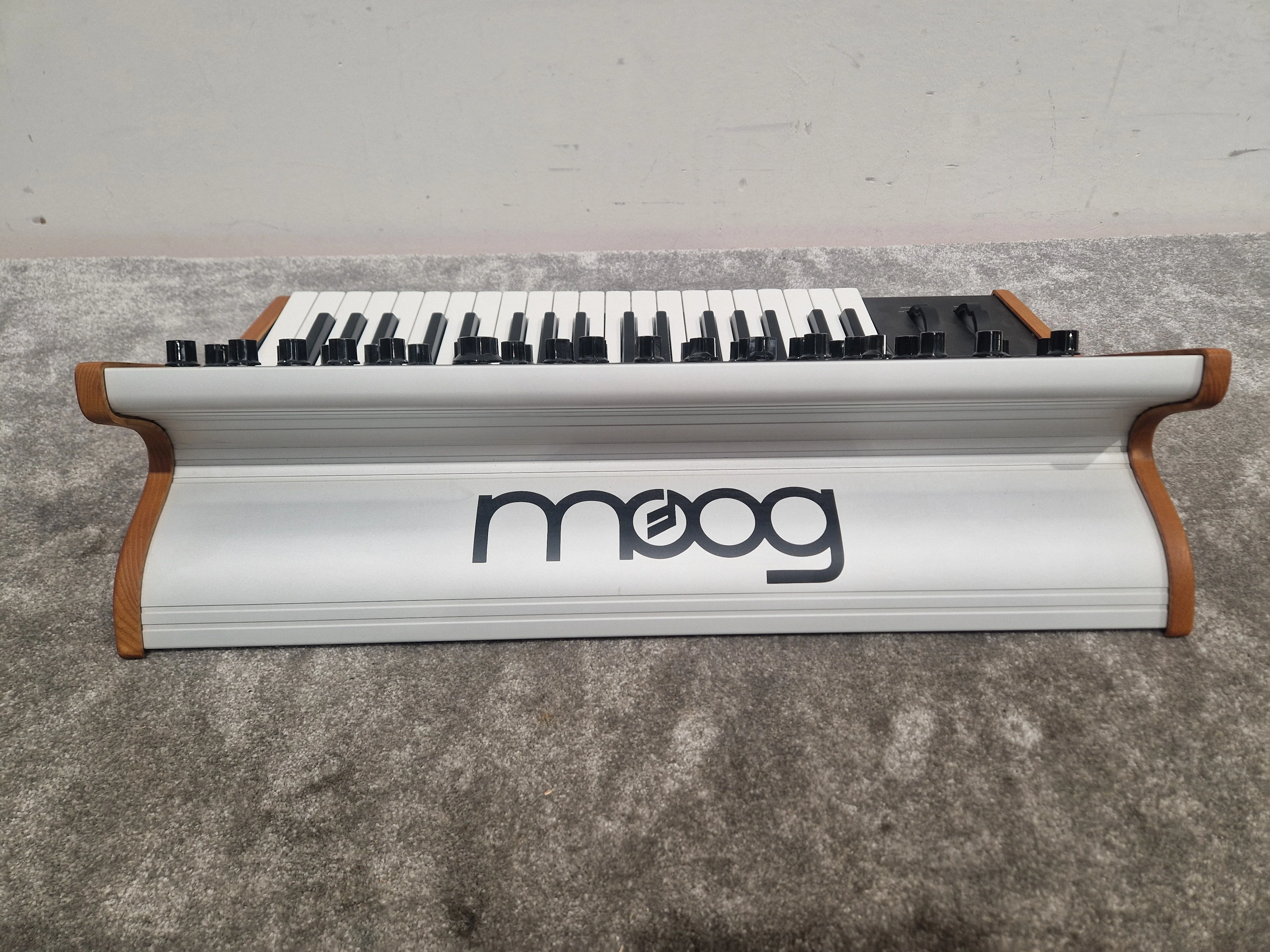 Moog Subsequent 37 Keyboard - Paraphonic Synthesizer, 37-Key - Excellent w/ Original Box & Power Supply & Manuals - Image 14