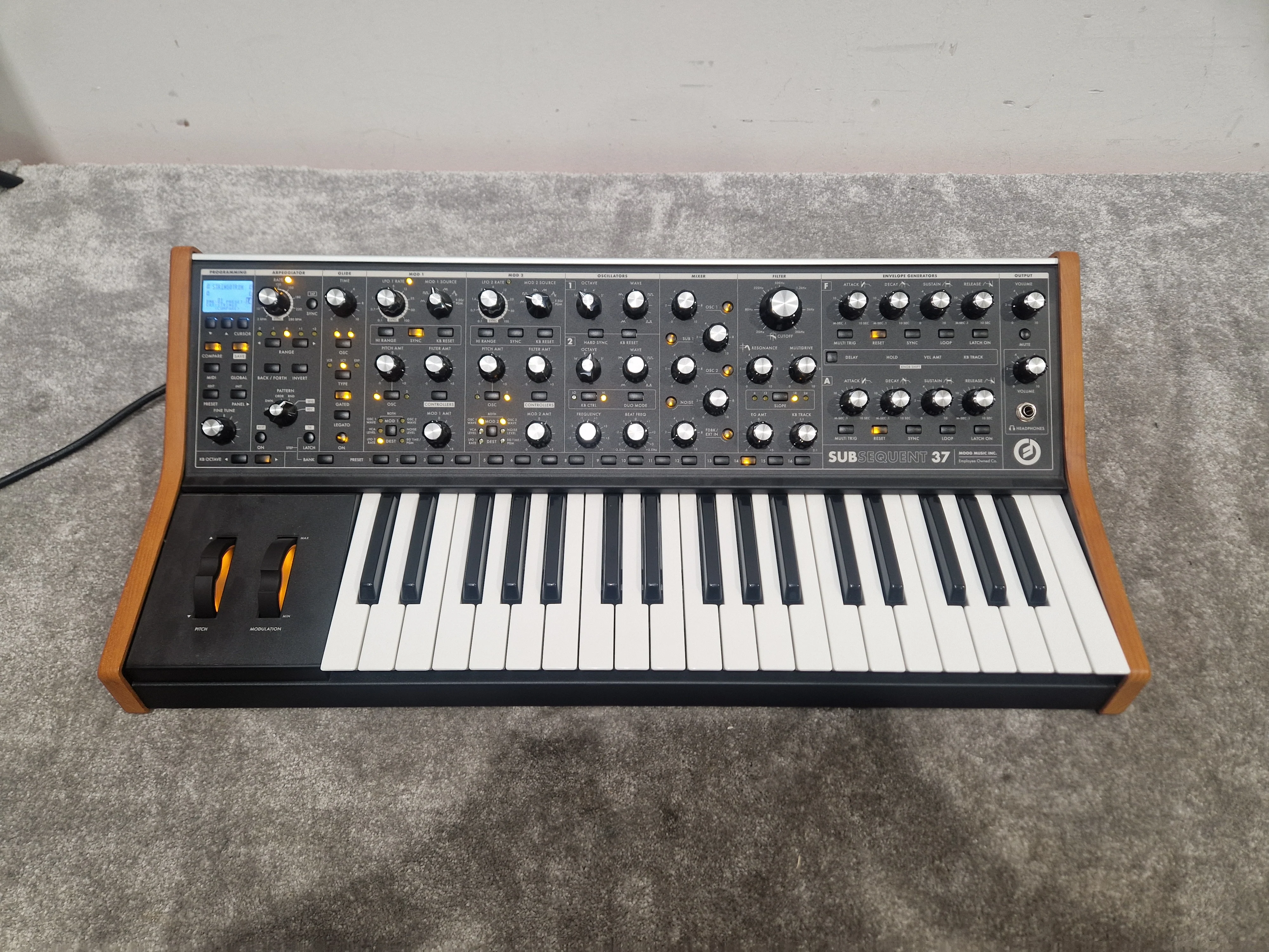 Moog Subsequent 37 Keyboard - Paraphonic Synthesizer, 37-Key - Excellent w/ Original Box & Power Supply & Manuals - Image 3