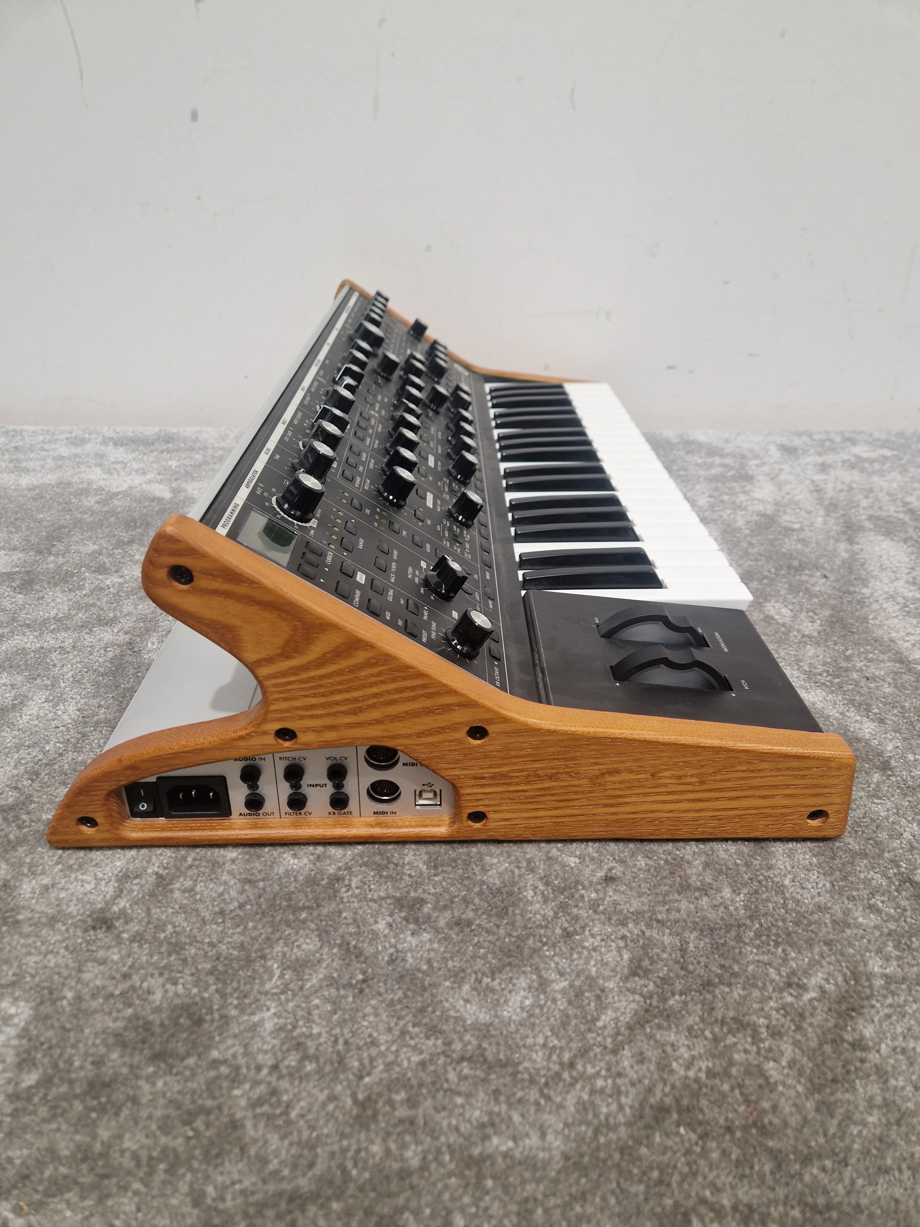 Moog Subsequent 37 Keyboard - Paraphonic Synthesizer, 37-Key - Excellent w/ Original Box & Power Supply & Manuals - Image 5