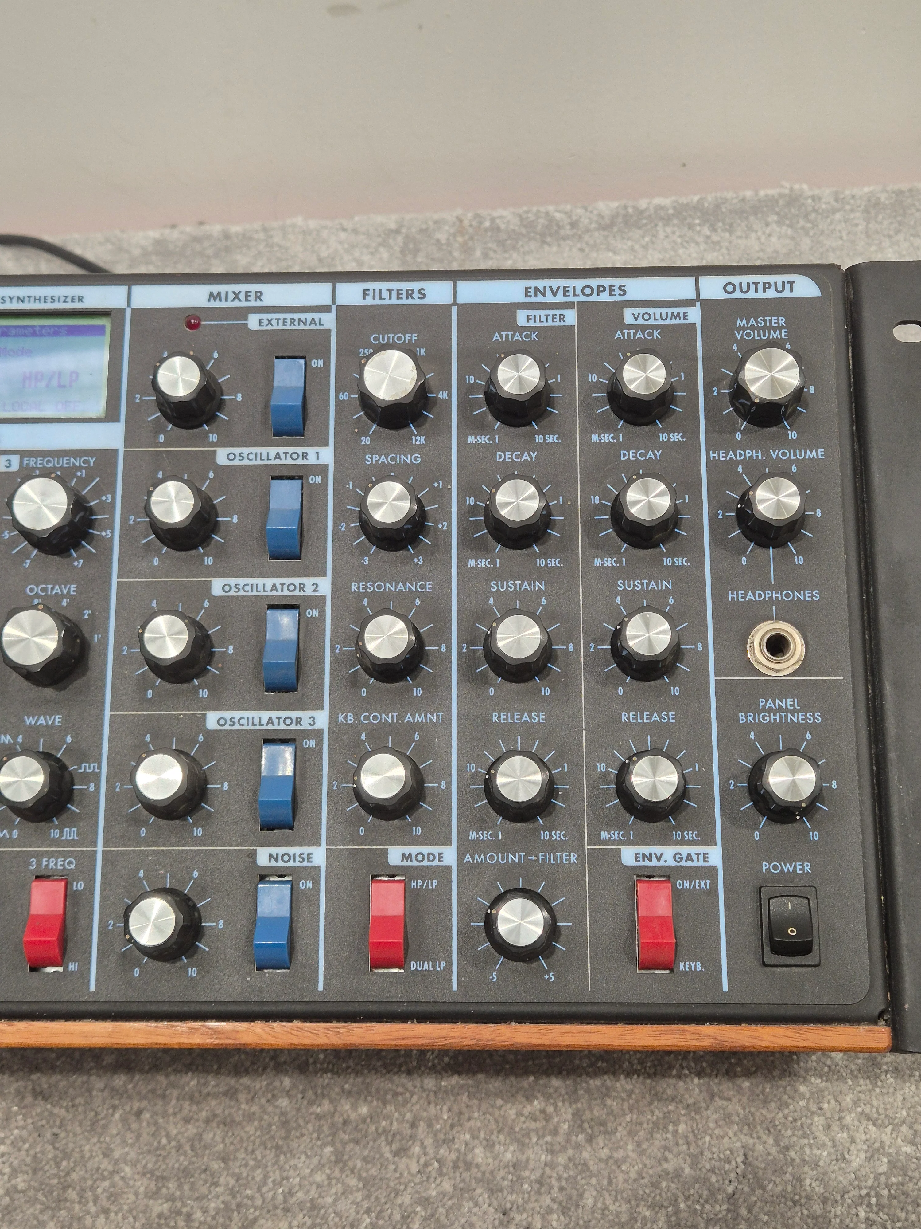 Moog Voyager RME - 5U Rack Mount Synthesizer - Image 3