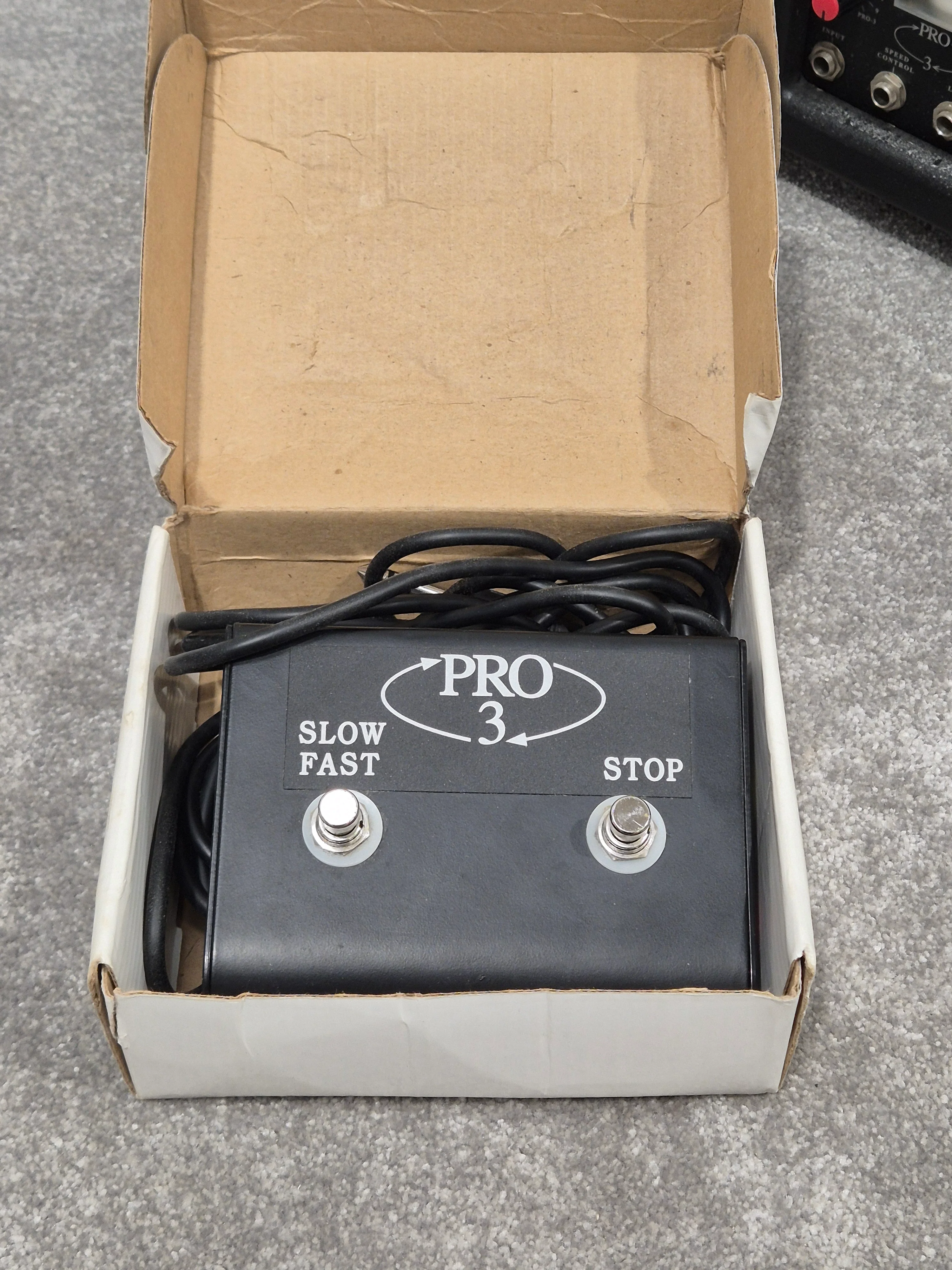 Motion Sound Pro-3 - Portable Leslie Simulator w/ Pro 3 Footswitch and Step Down Converter (US) - Image 9