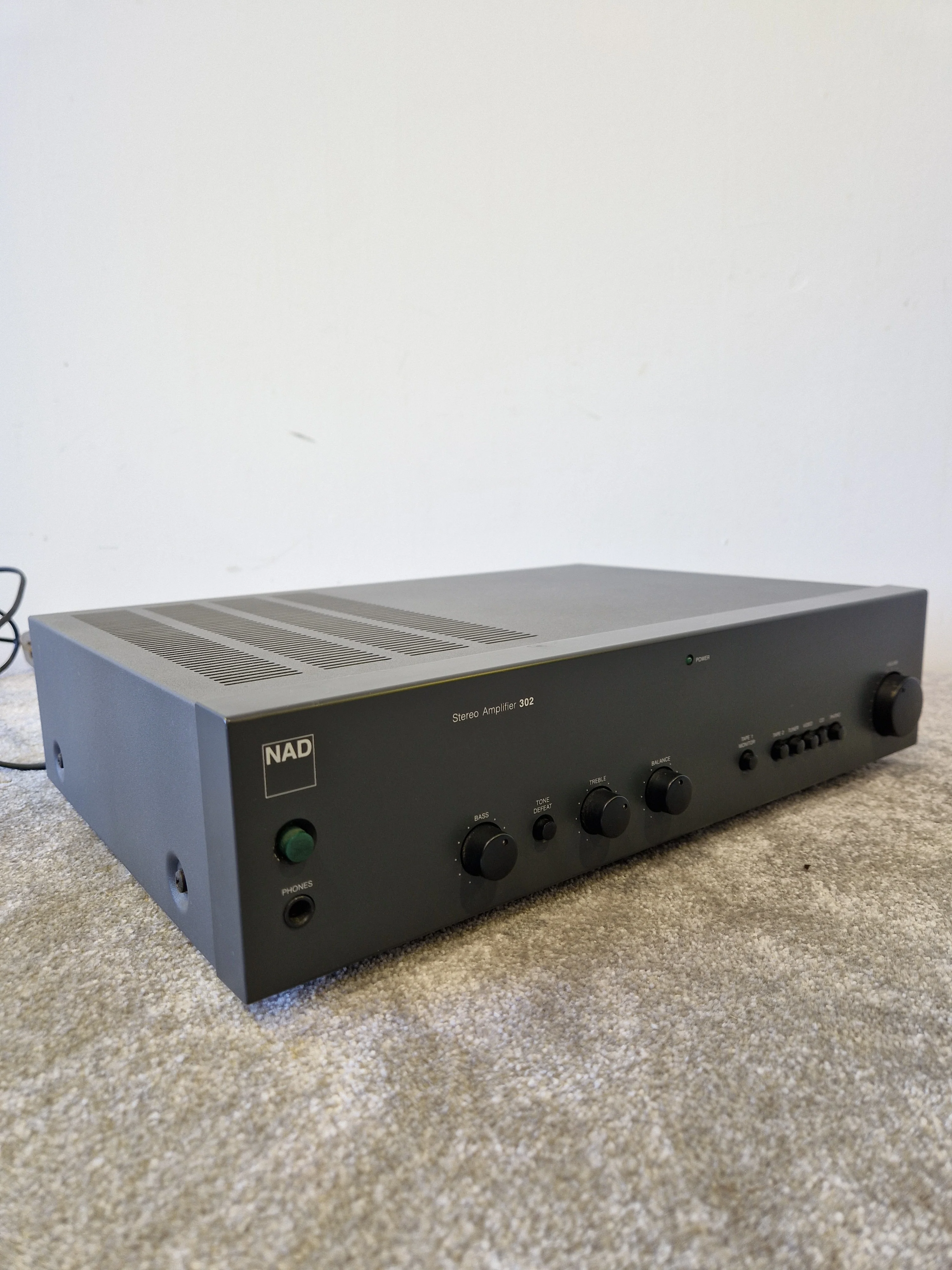 NAD 302 Stereo Integrated Amplifier – 25W Per Channel, Phono Stage, Tone Defeat – Very Good - Image 3