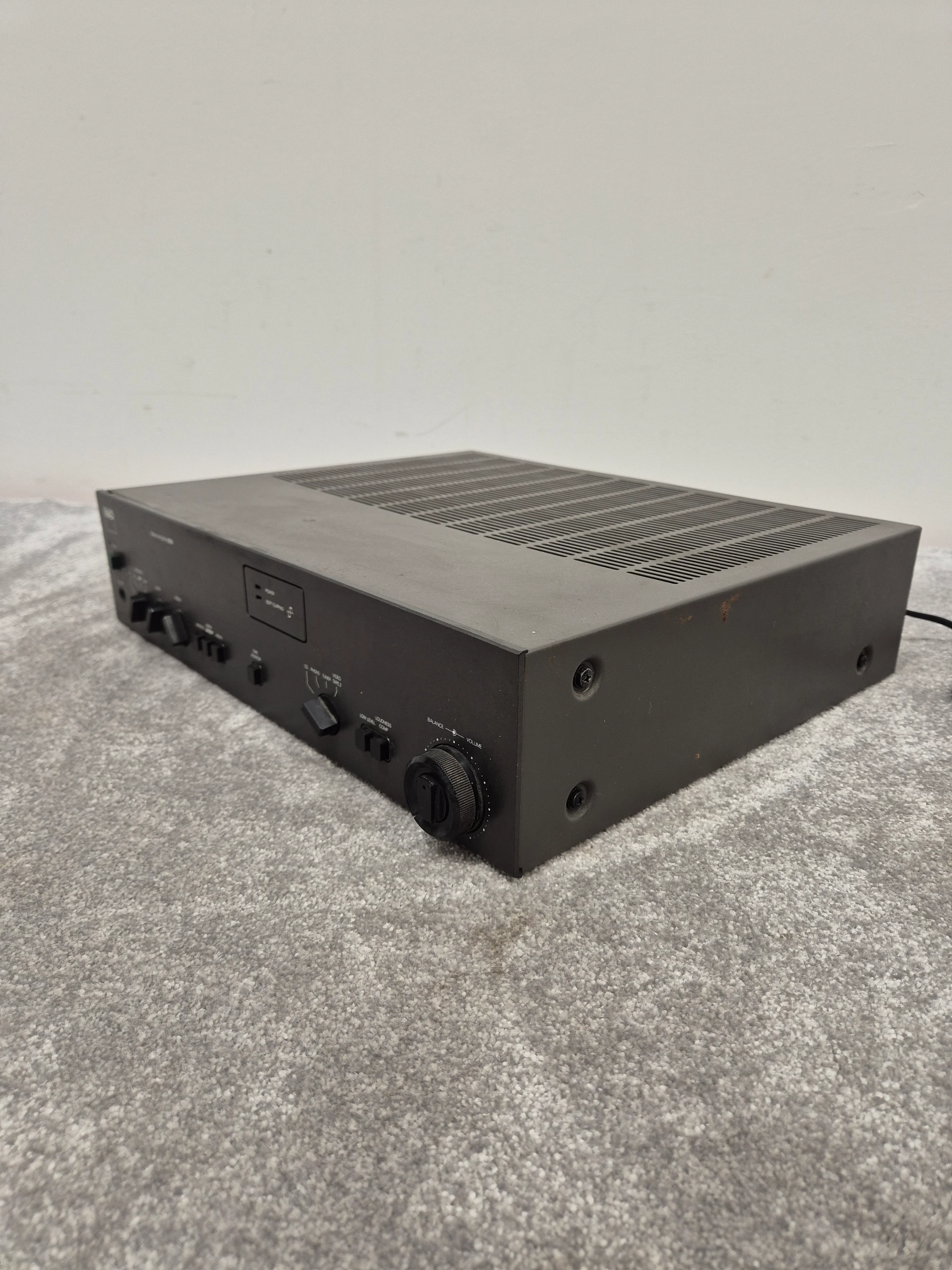 NAD 3130 Amplifier - Stereo Integrated Amplifier - 30-watts Per Channel - Image 11