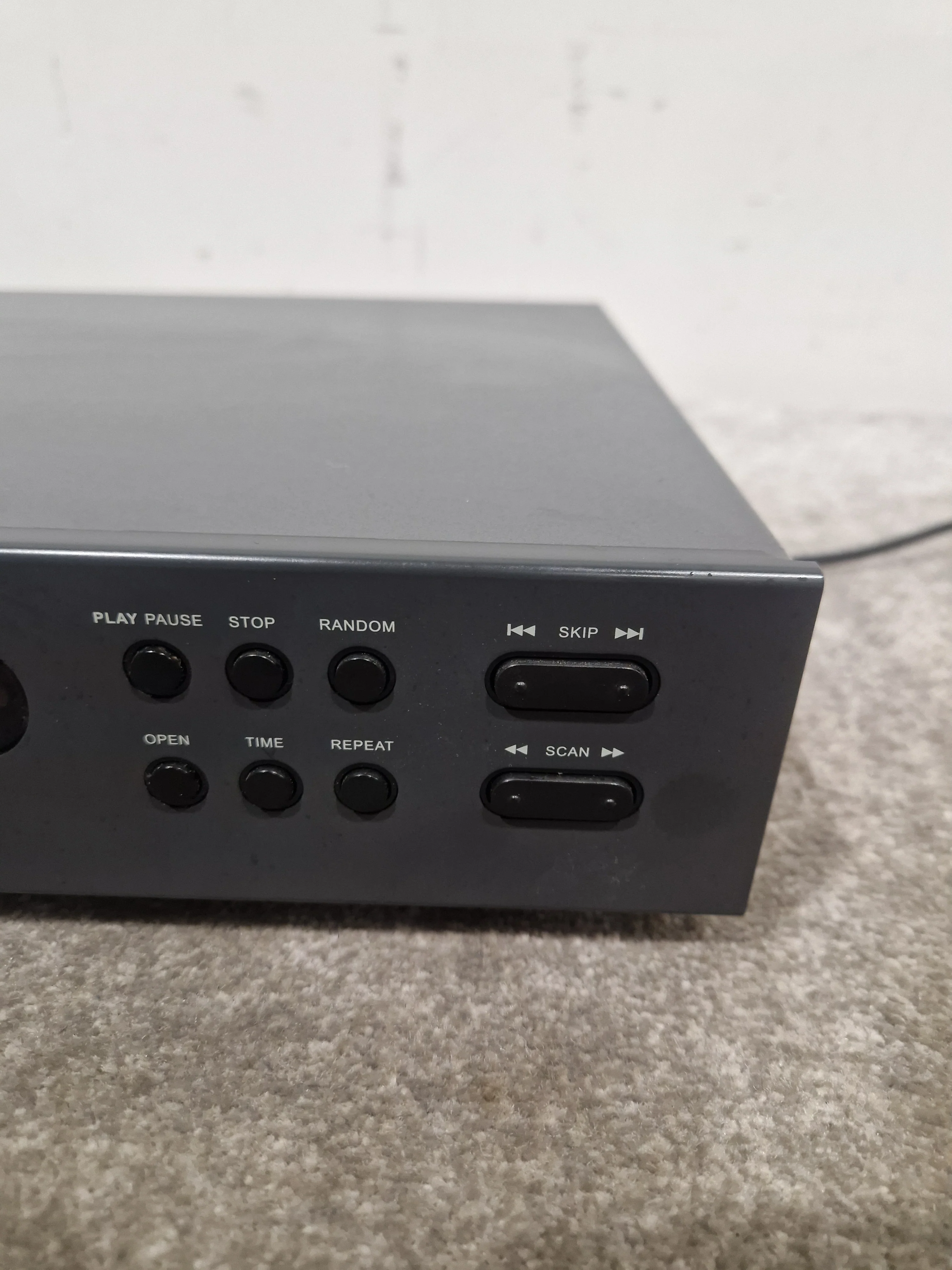 NAD C 520 - CD Player - Silver/Grey - Spares or Repair w/ Manual And Remote - Image 2