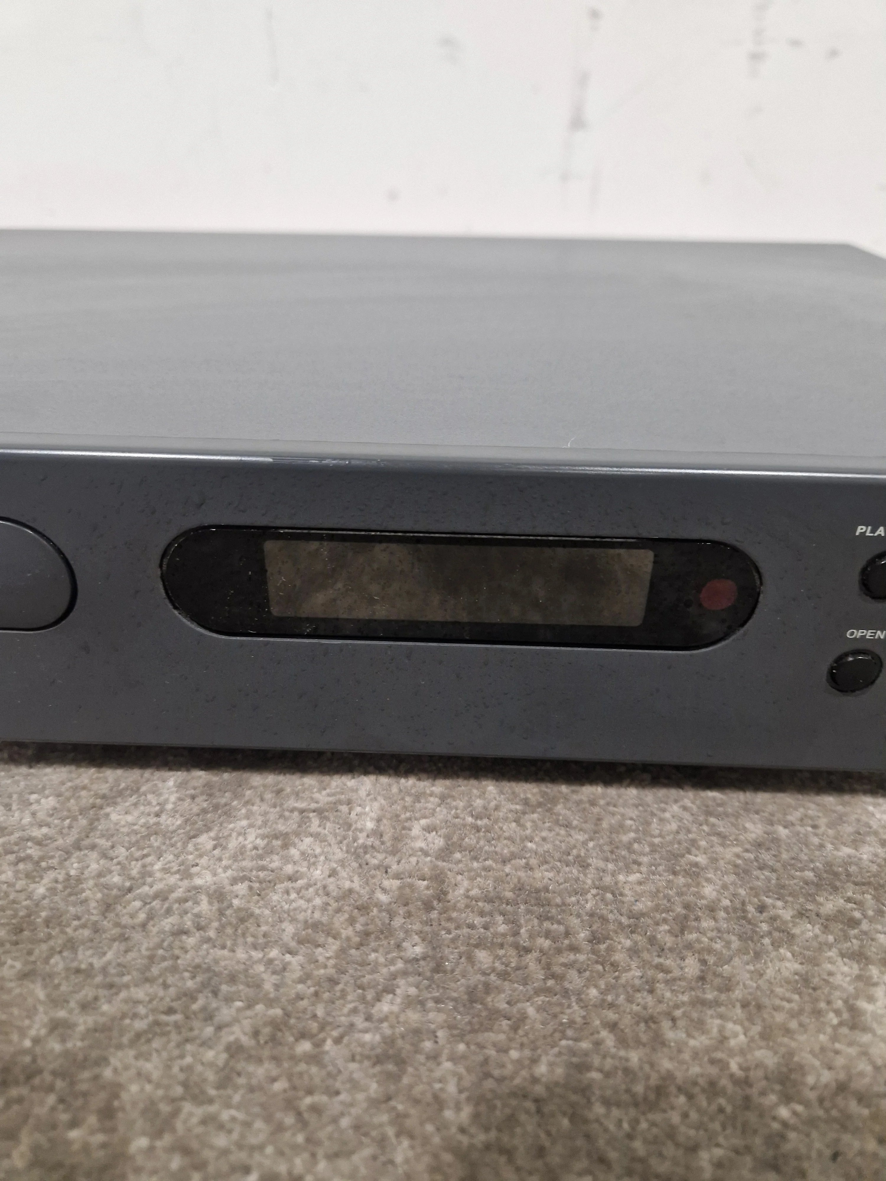 NAD C 520 - CD Player - Silver/Grey - Spares or Repair w/ Manual And Remote - Image 4
