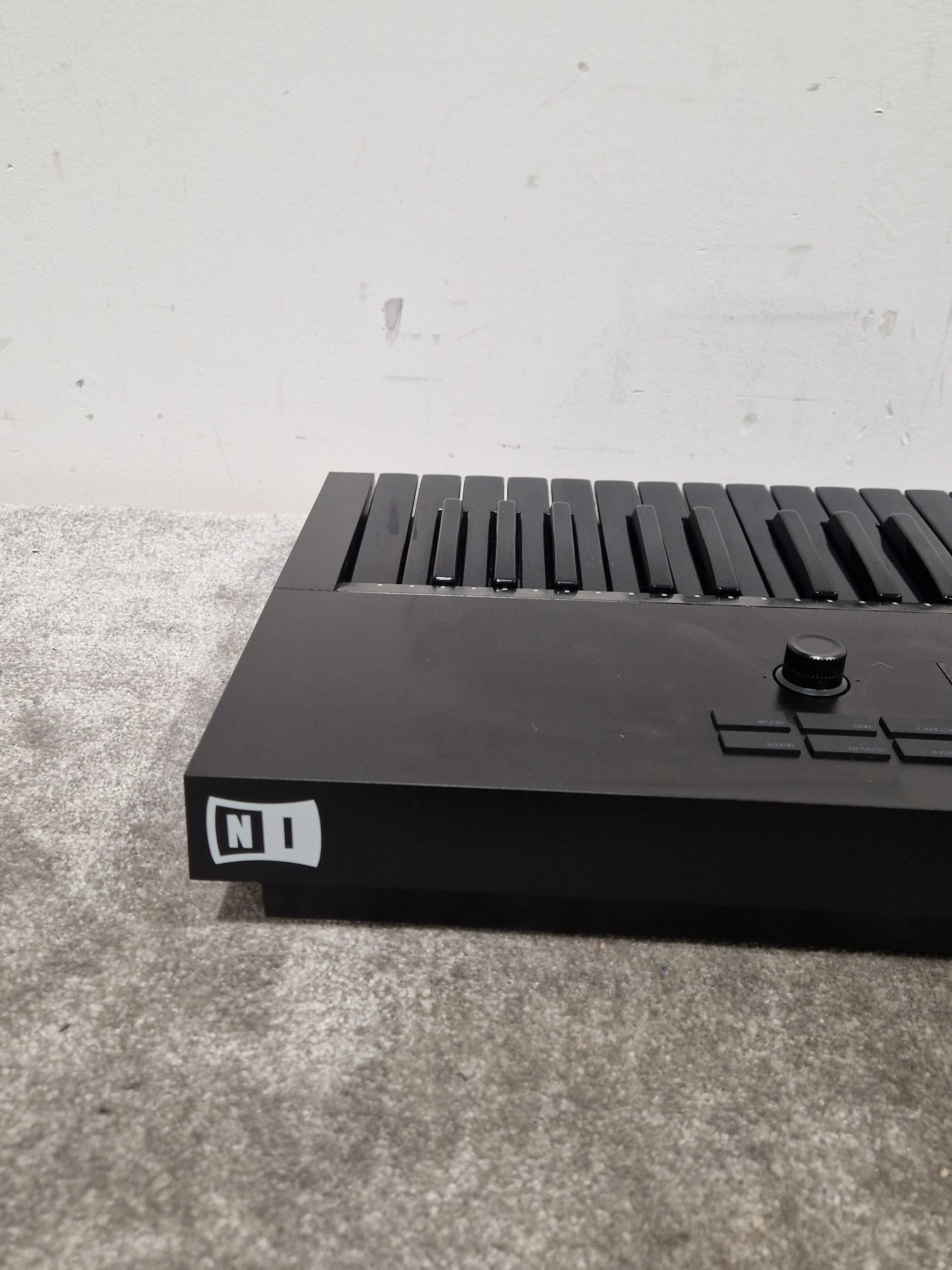 Native Instruments Komplete Kontrol S49 Limited Edition Black Keyboard - 49-Key Semi-Weighted, NKS Integration - Excellent w/ Original Box & Power Supply - Image 10