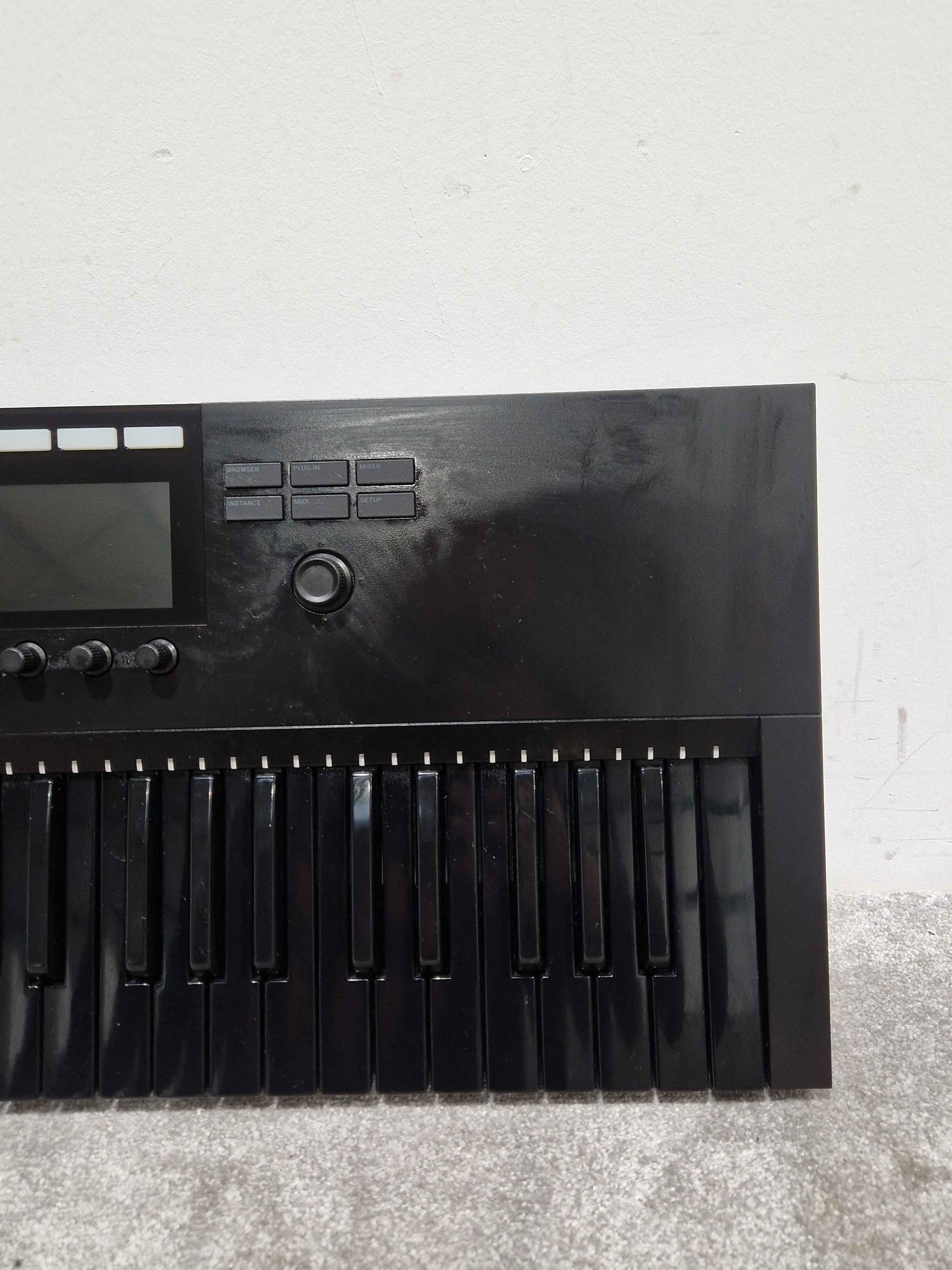 Native Instruments Komplete Kontrol S49 Limited Edition Black Keyboard - 49-Key Semi-Weighted, NKS Integration - Excellent w/ Original Box & Power Supply - Image 12
