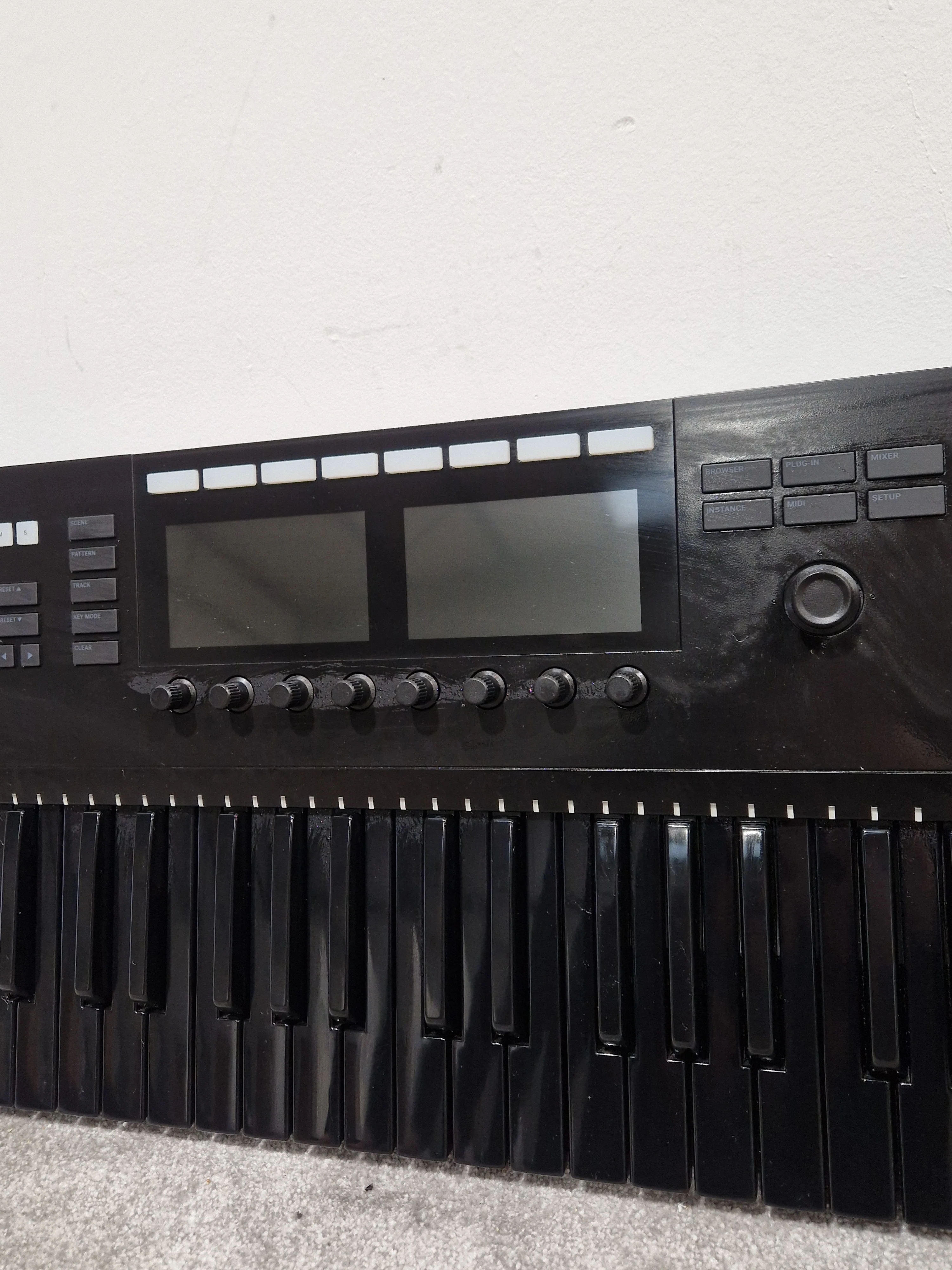 Native Instruments Komplete Kontrol S49 Limited Edition Black Keyboard - 49-Key Semi-Weighted, NKS Integration - Excellent w/ Original Box & Power Supply - Image 7