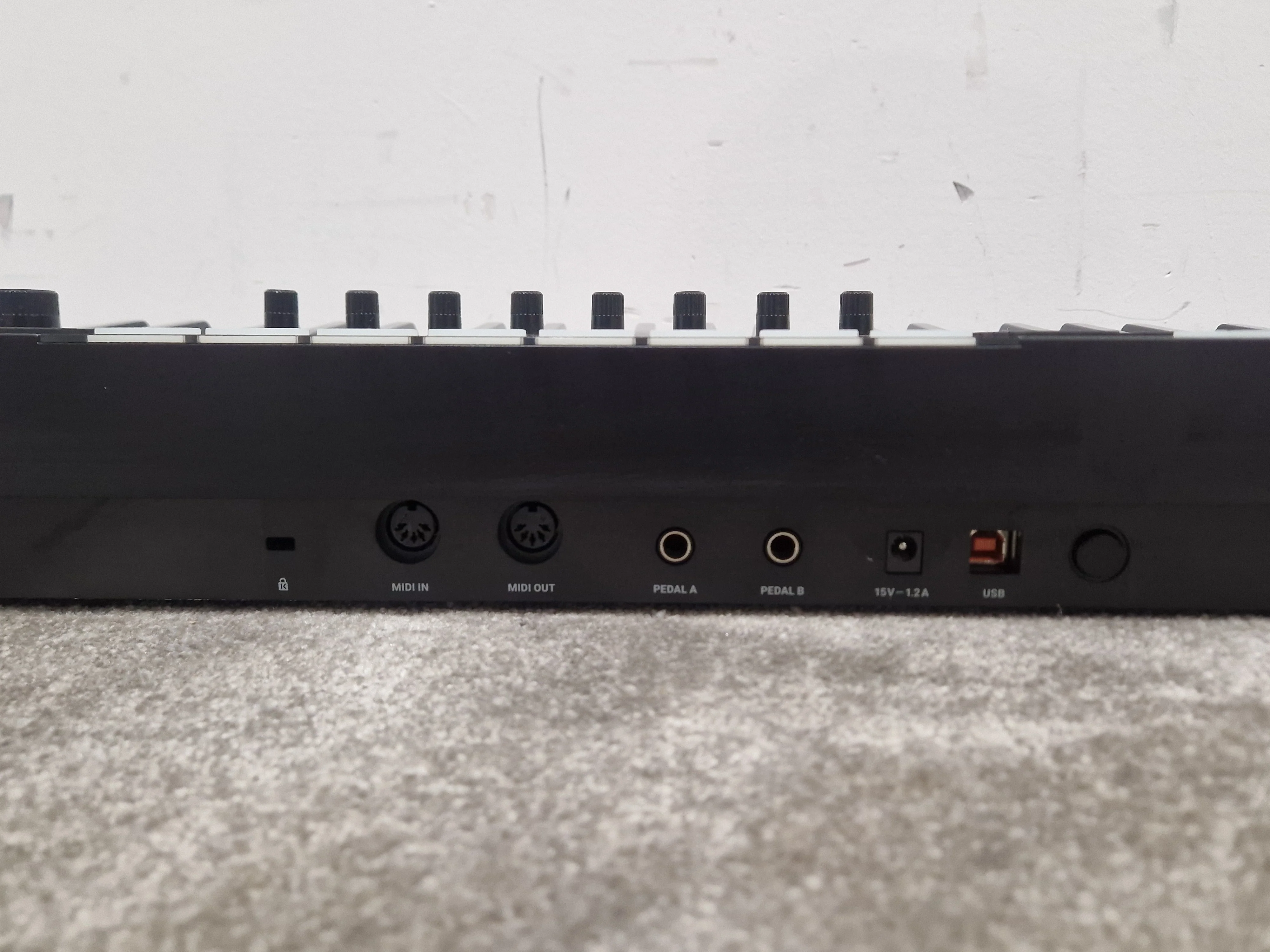Native Instruments Komplete Kontrol S49 Limited Edition Black Keyboard - 49-Key Semi-Weighted, NKS Integration - Excellent w/ Original Box & Power Supply - Image 9