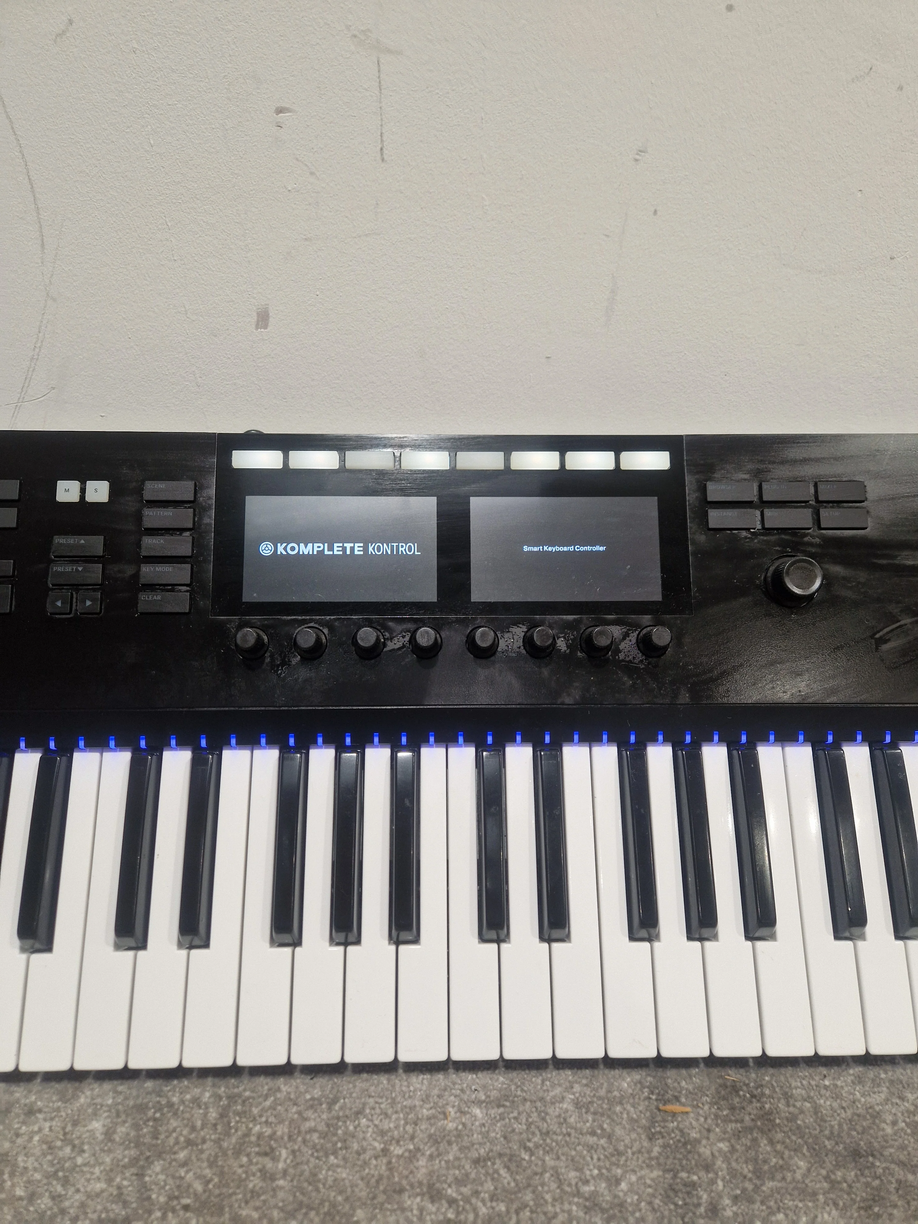 Native Instruments Komplete Kontrol S49 MK2 - MIDI Controller Keyboard - Black - Excellent w/ Original Box - Image 4