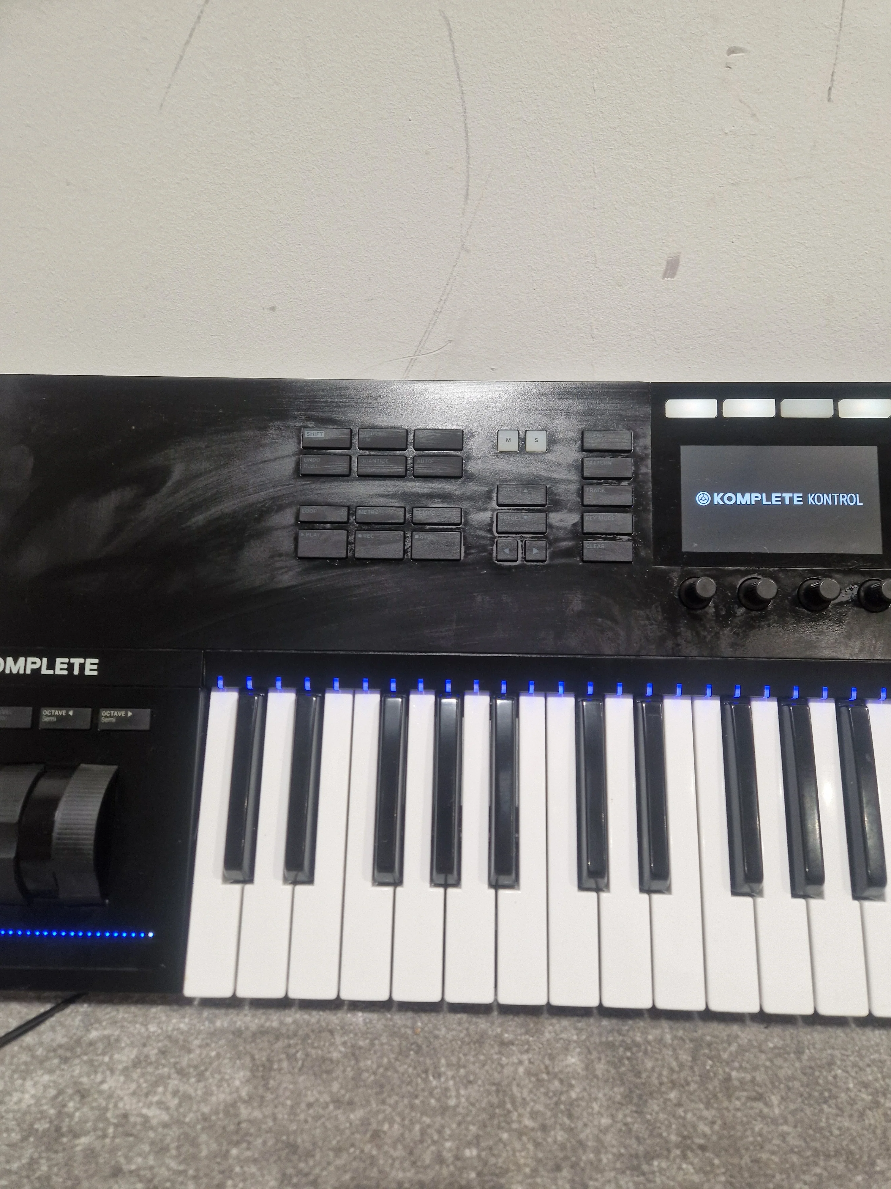 Native Instruments Komplete Kontrol S49 MK2 - MIDI Controller Keyboard - Black - Excellent w/ Original Box - Image 5