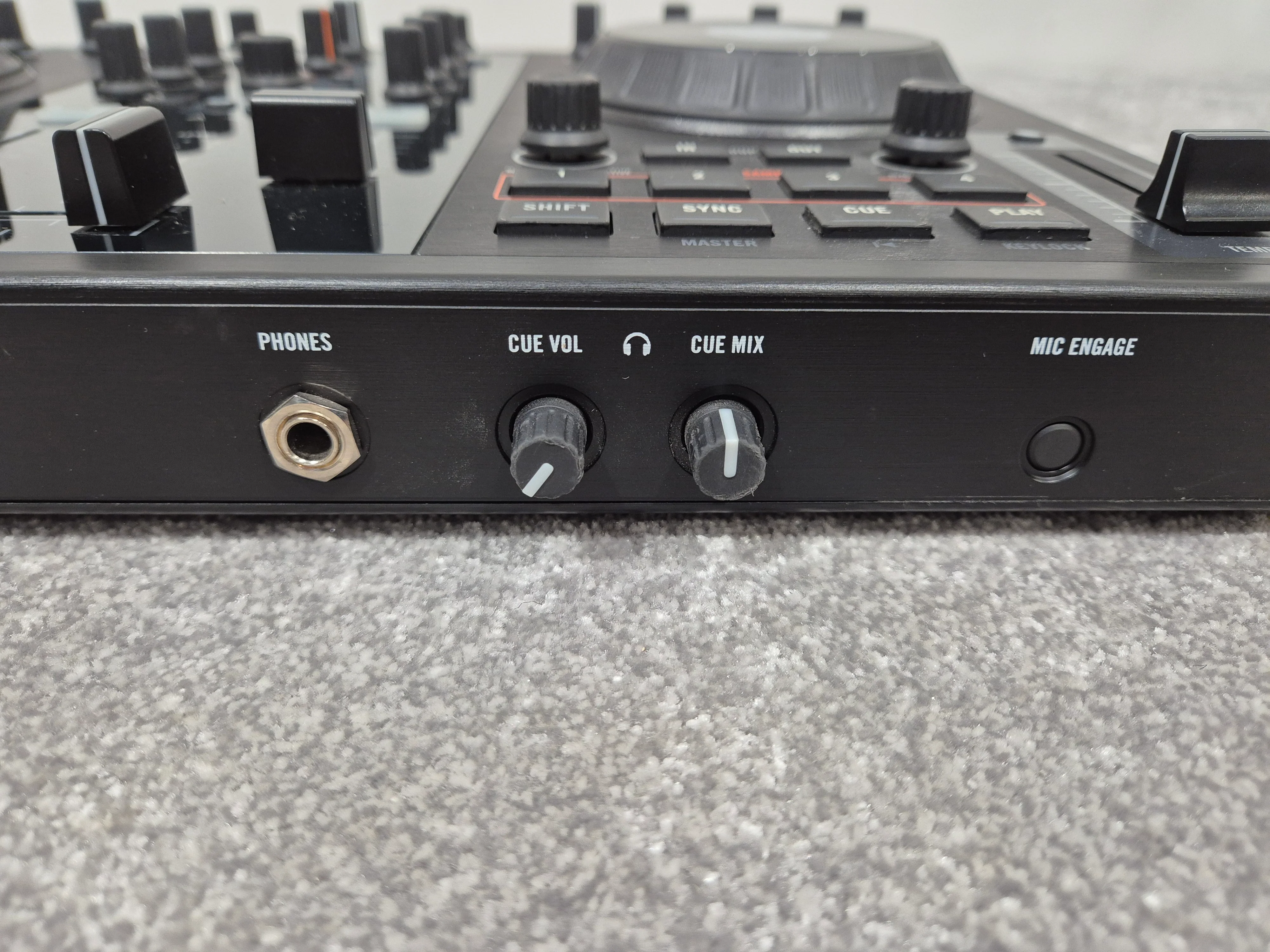 Native Instruments Traktor Kontrol S2 MK I - 2-Channel Digital DJ Controller - Image 11