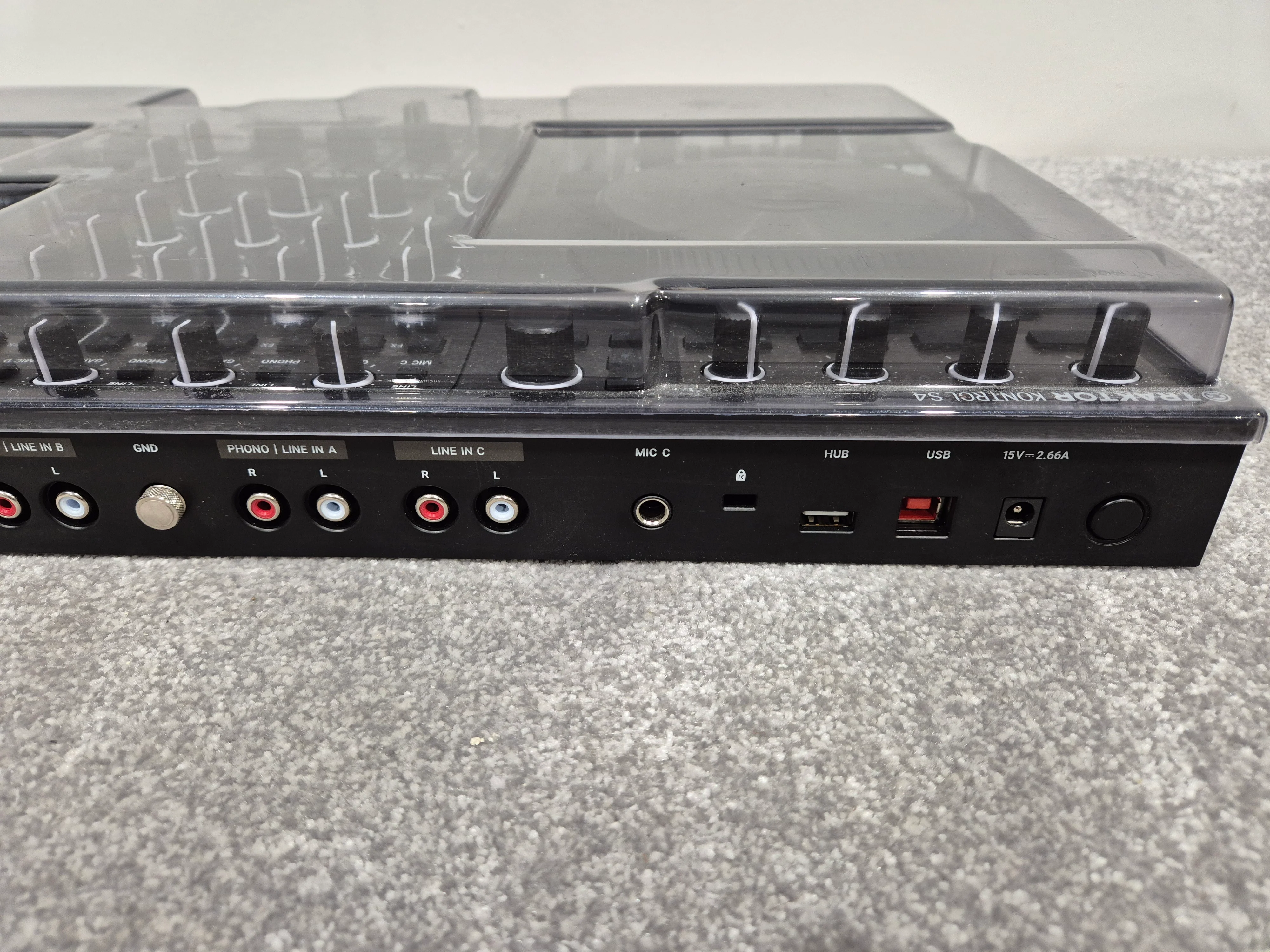 Native Instruments Traktor Kontrol S4 MK3 - 4 Channel DJ Controller - Image 11
