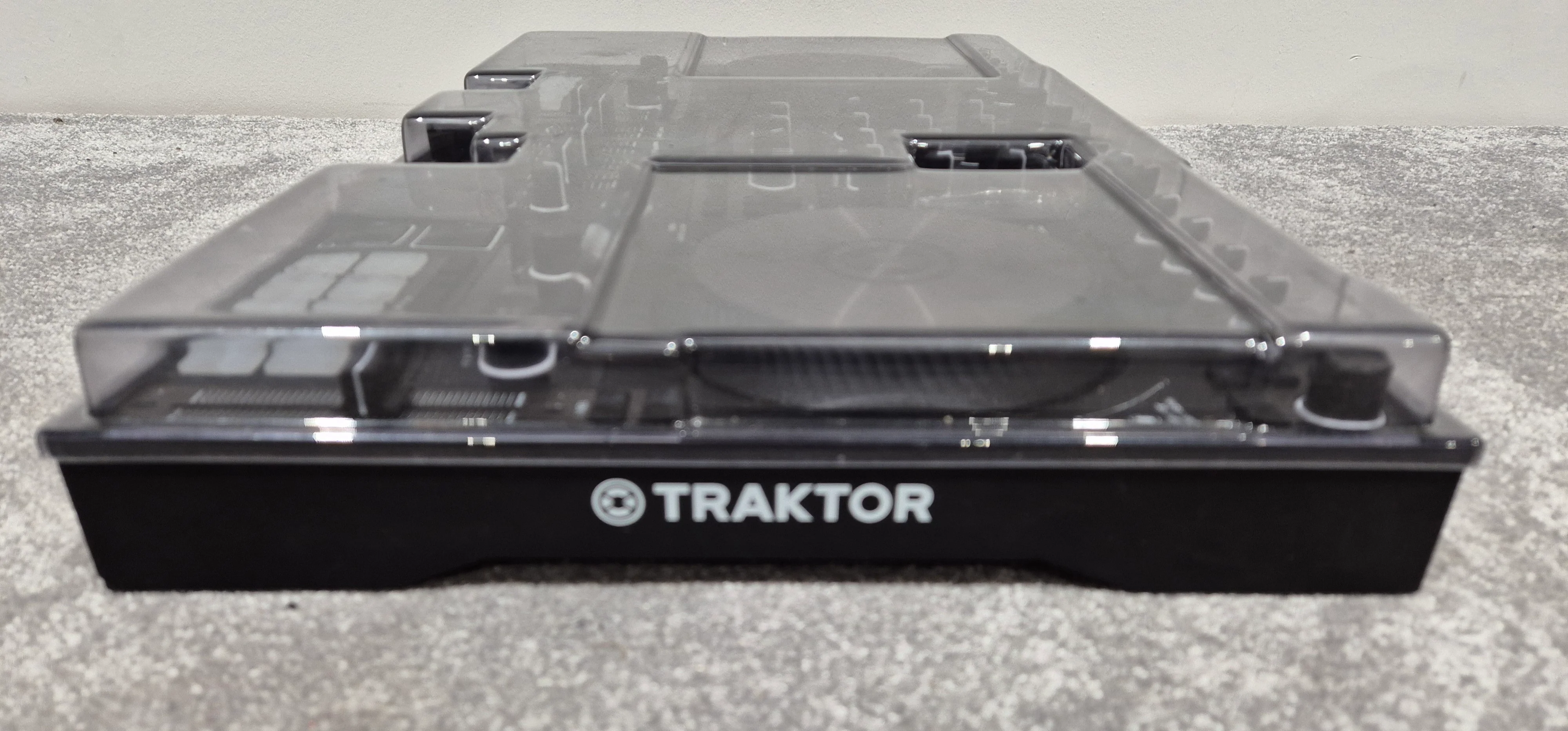 Native Instruments Traktor Kontrol S4 MK3 - 4 Channel DJ Controller - Image 12