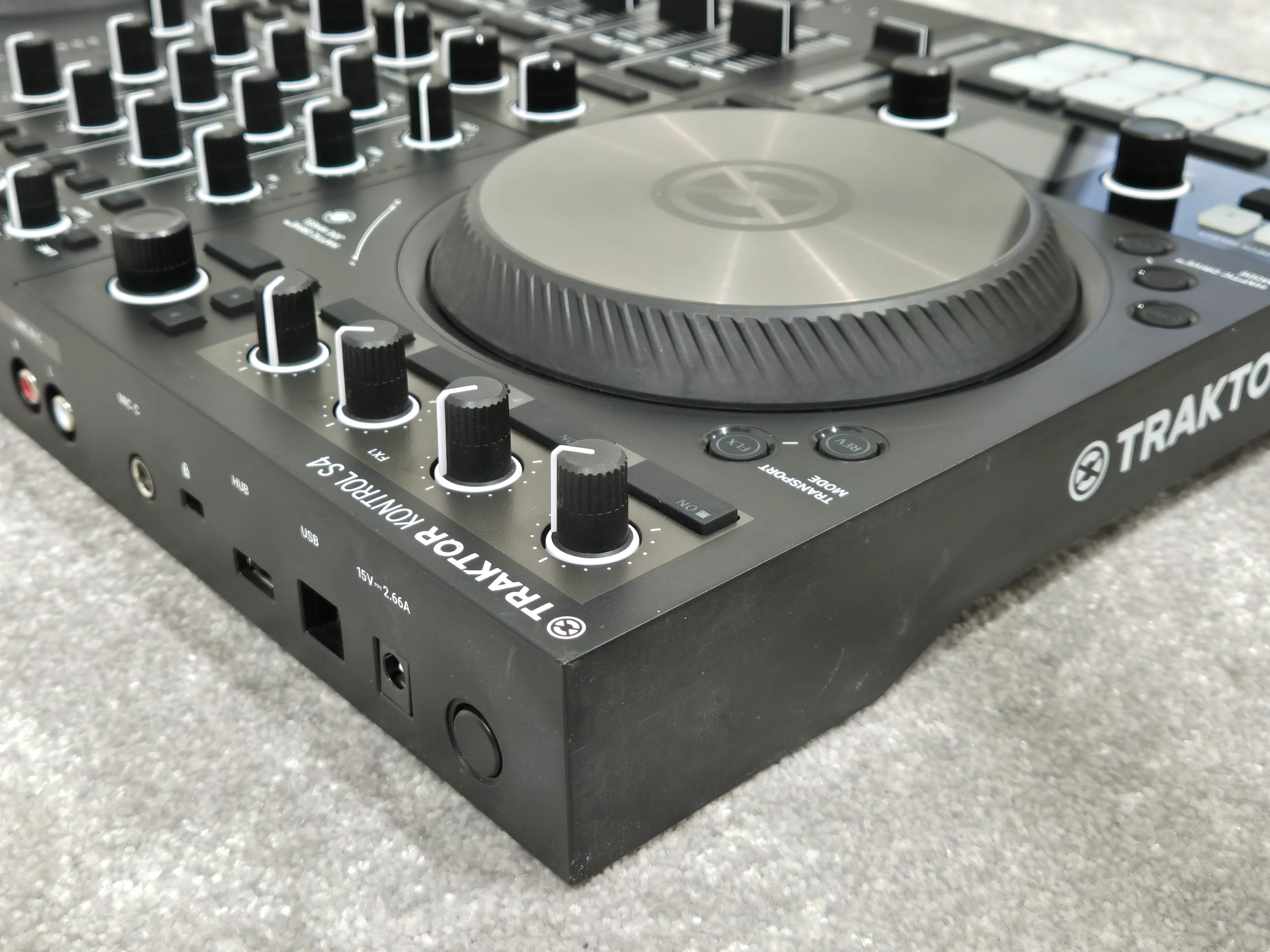 Native Instruments Traktor Kontrol S4 MK3 - 4 Channel DJ Controller - Image 15