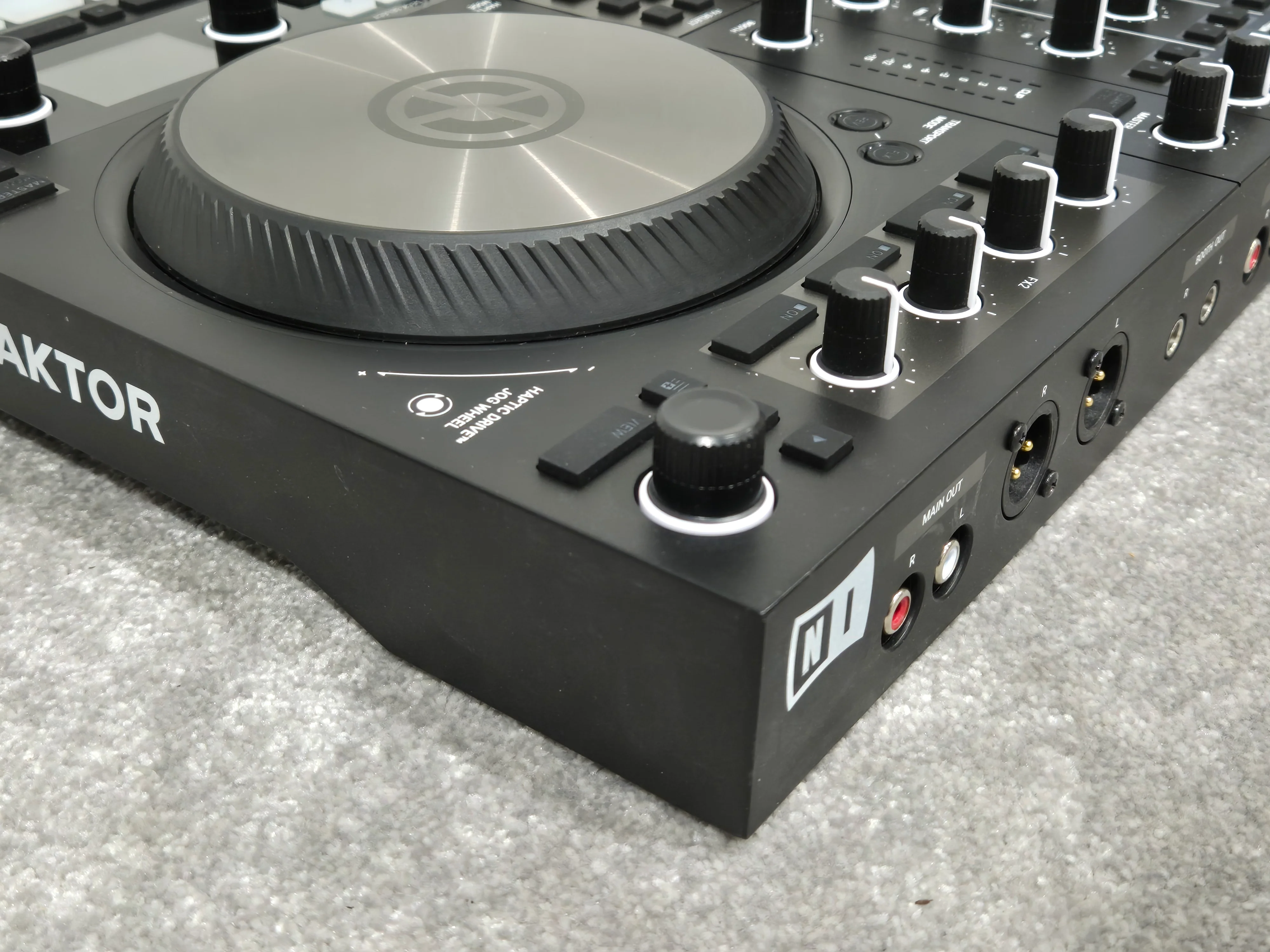 Native Instruments Traktor Kontrol S4 MK3 - 4 Channel DJ Controller - Image 16