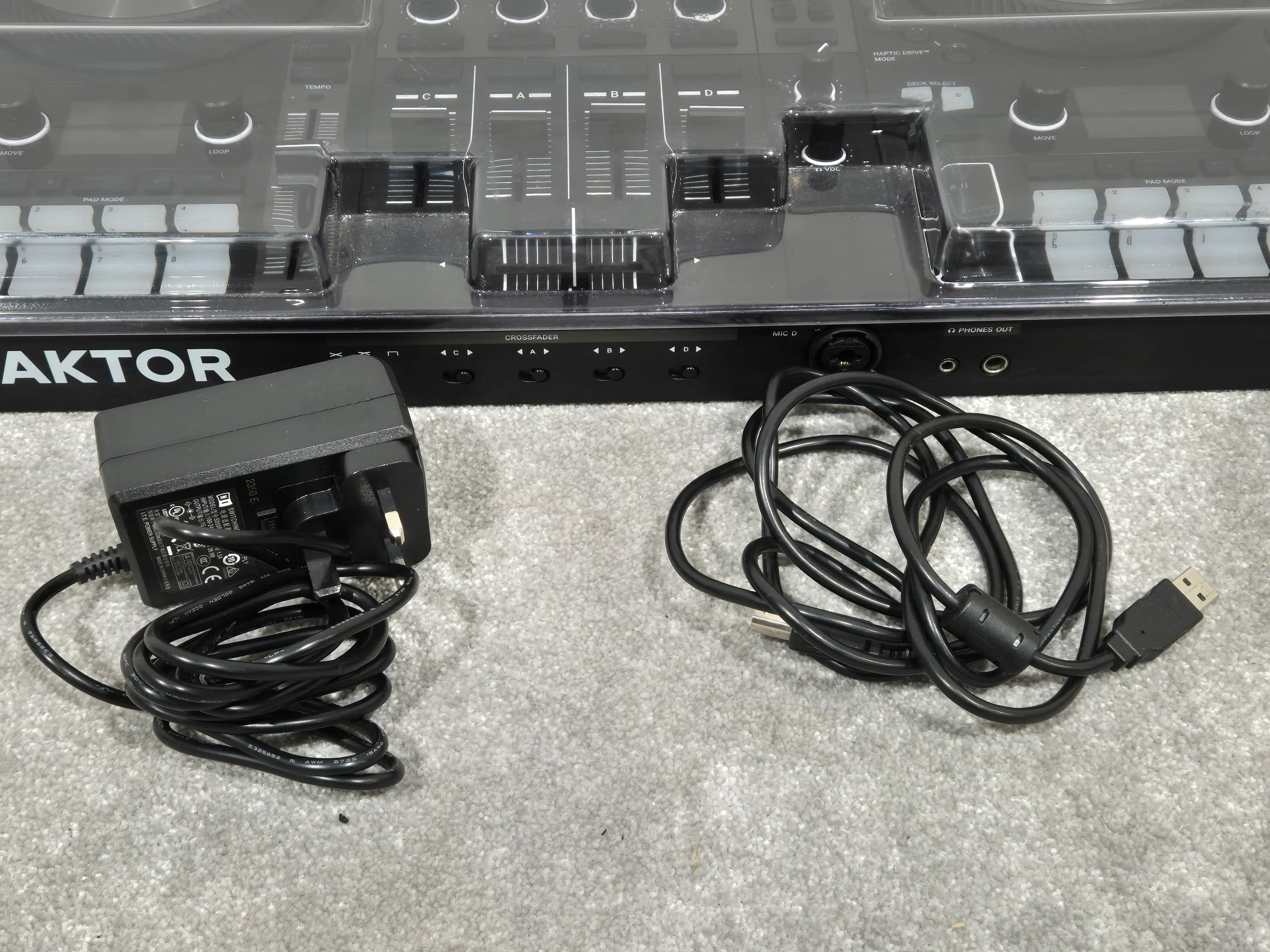 Native Instruments Traktor Kontrol S4 MK3 - 4 Channel DJ Controller - Image 17