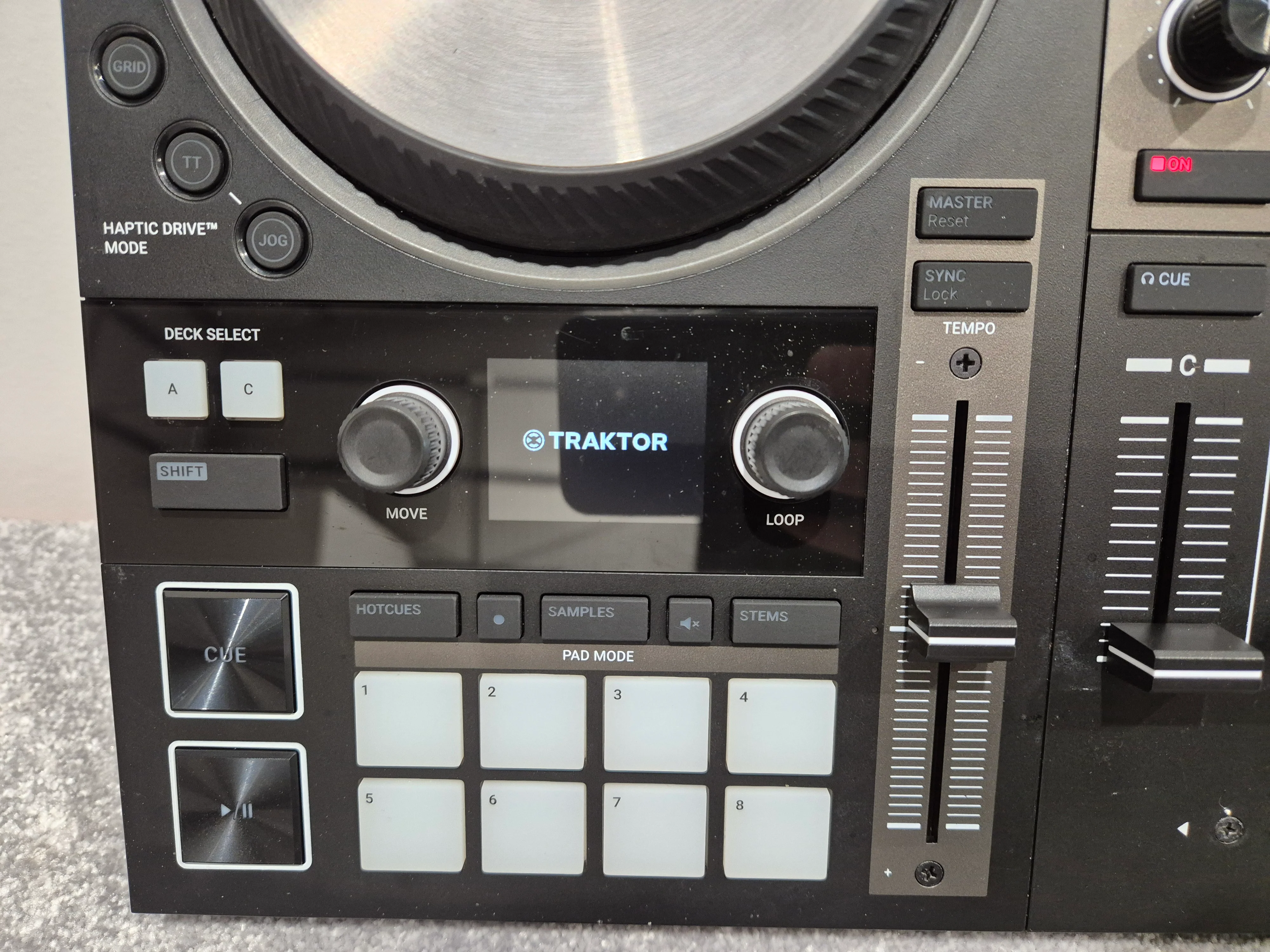 Native Instruments Traktor Kontrol S4 MK3 - 4 Channel DJ Controller - Image 2