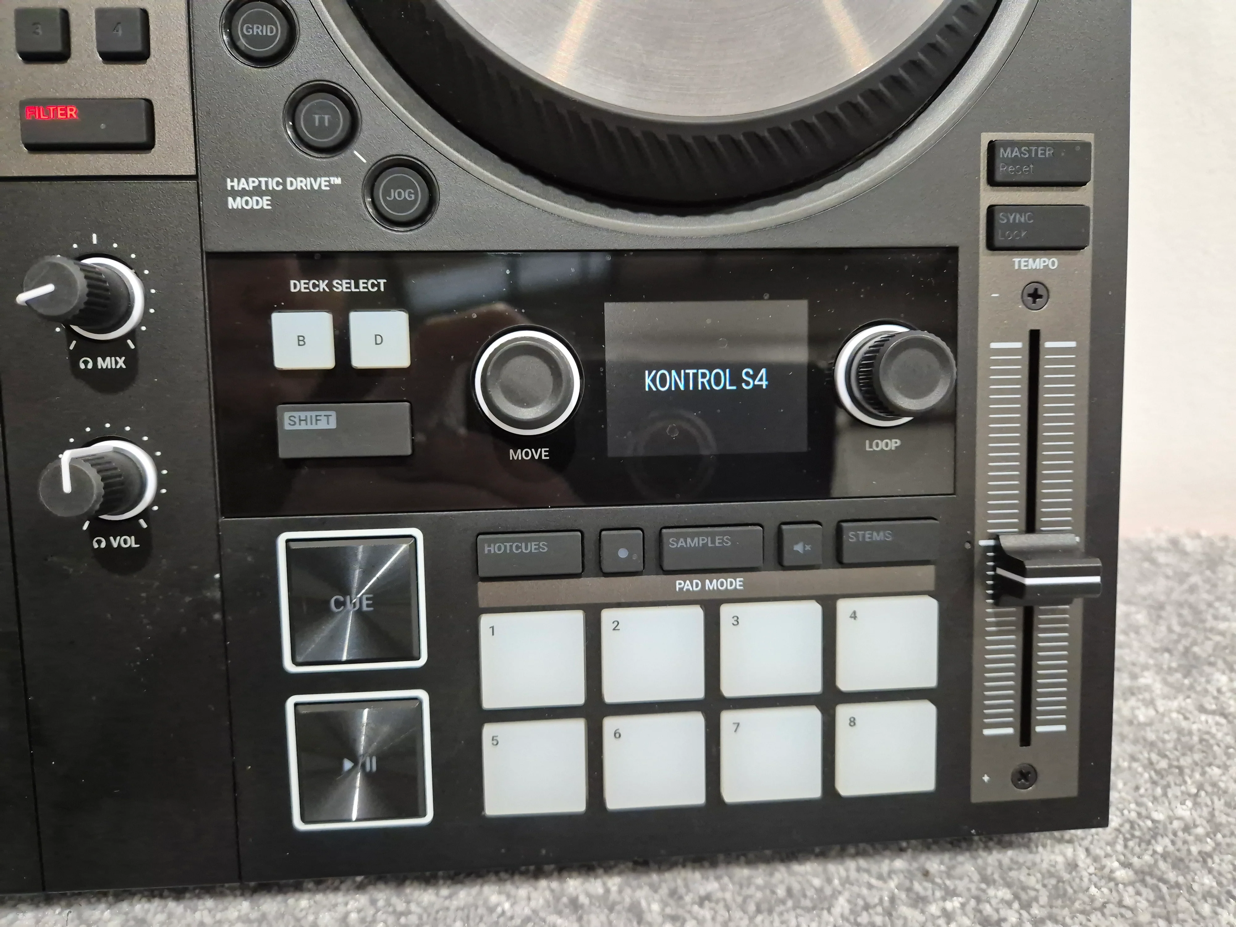 Native Instruments Traktor Kontrol S4 MK3 - 4 Channel DJ Controller - Image 3