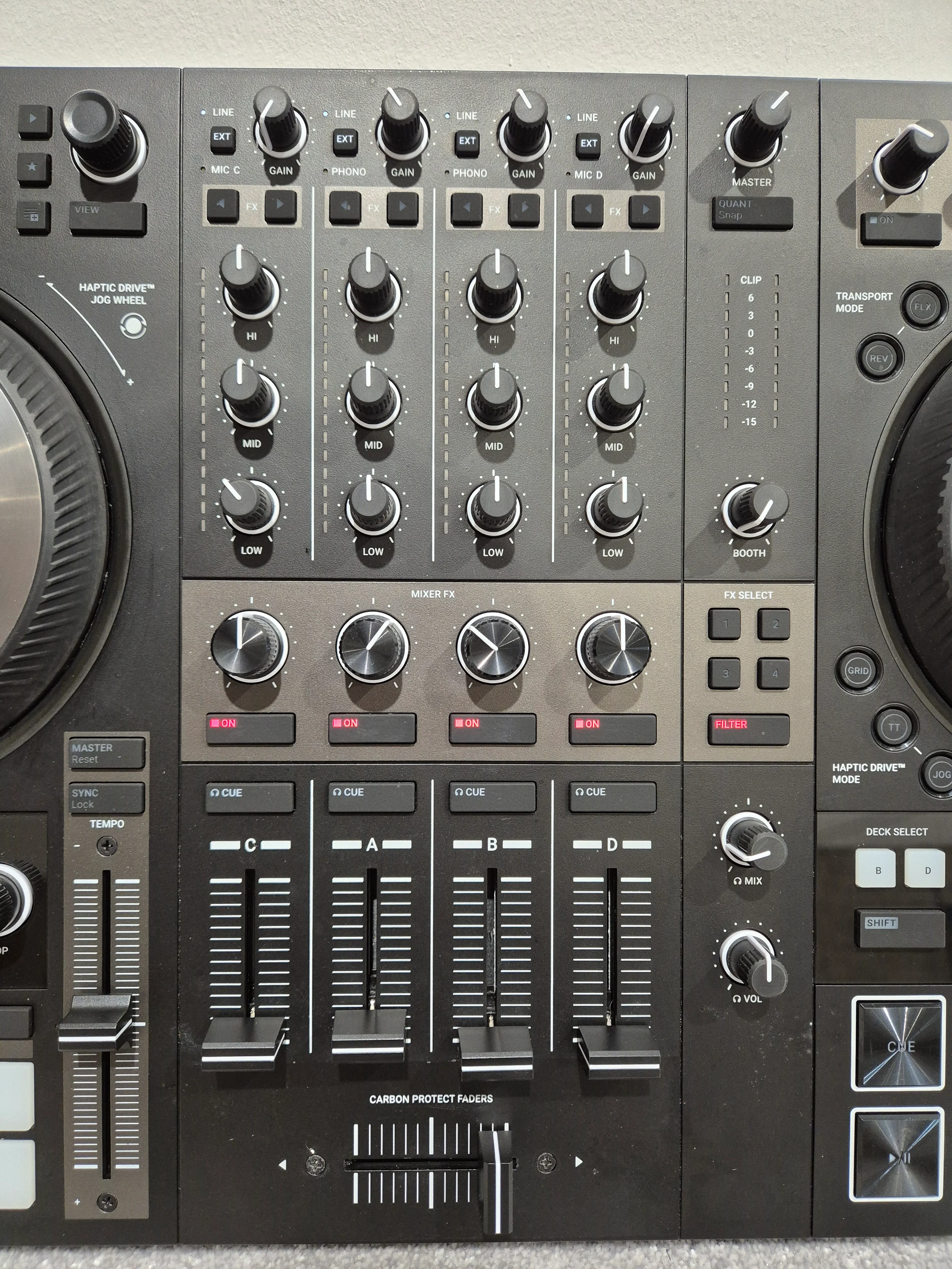 Native Instruments Traktor Kontrol S4 MK3 - 4 Channel DJ Controller - Image 4