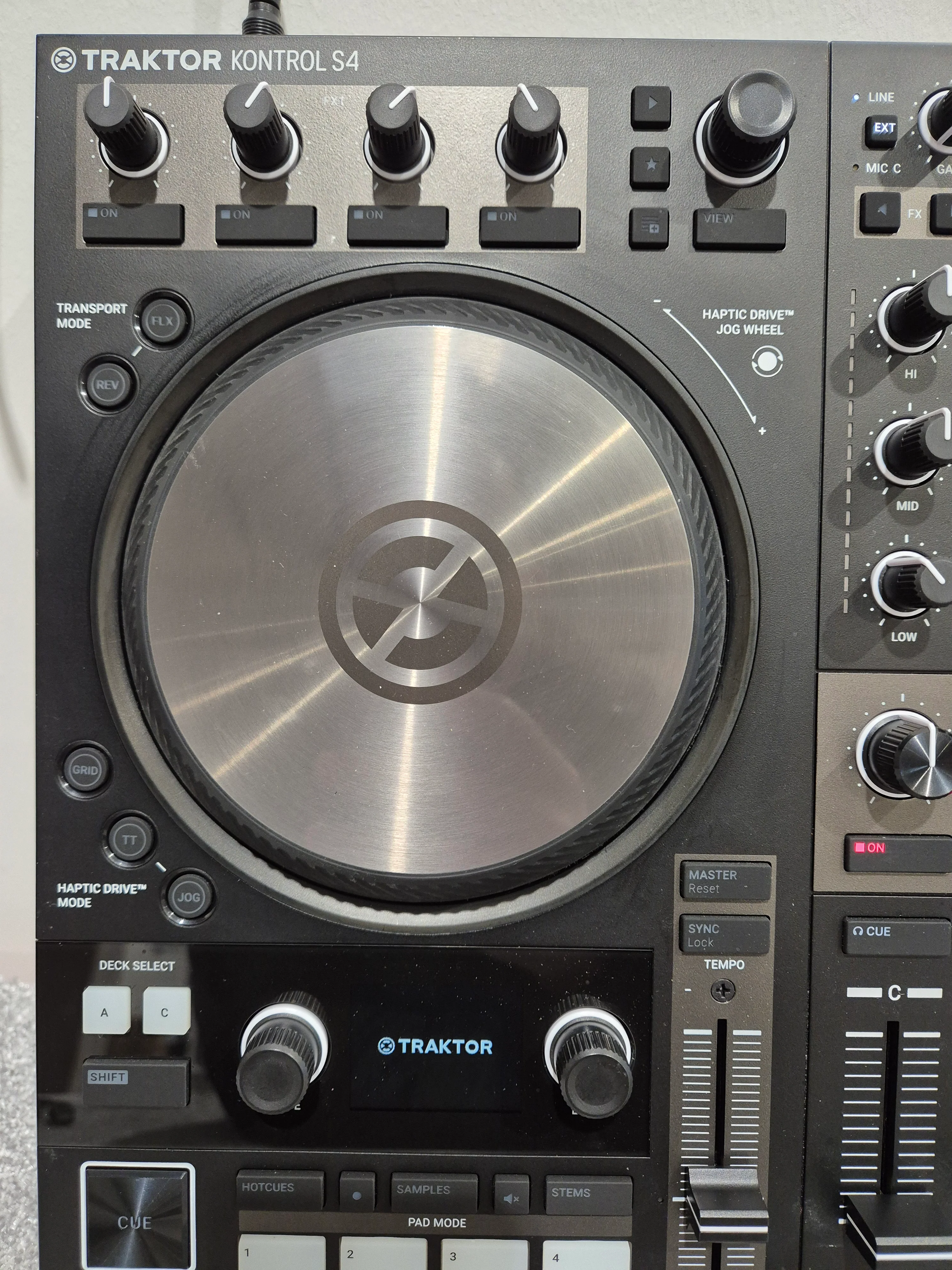 Native Instruments Traktor Kontrol S4 MK3 - 4 Channel DJ Controller - Image 5