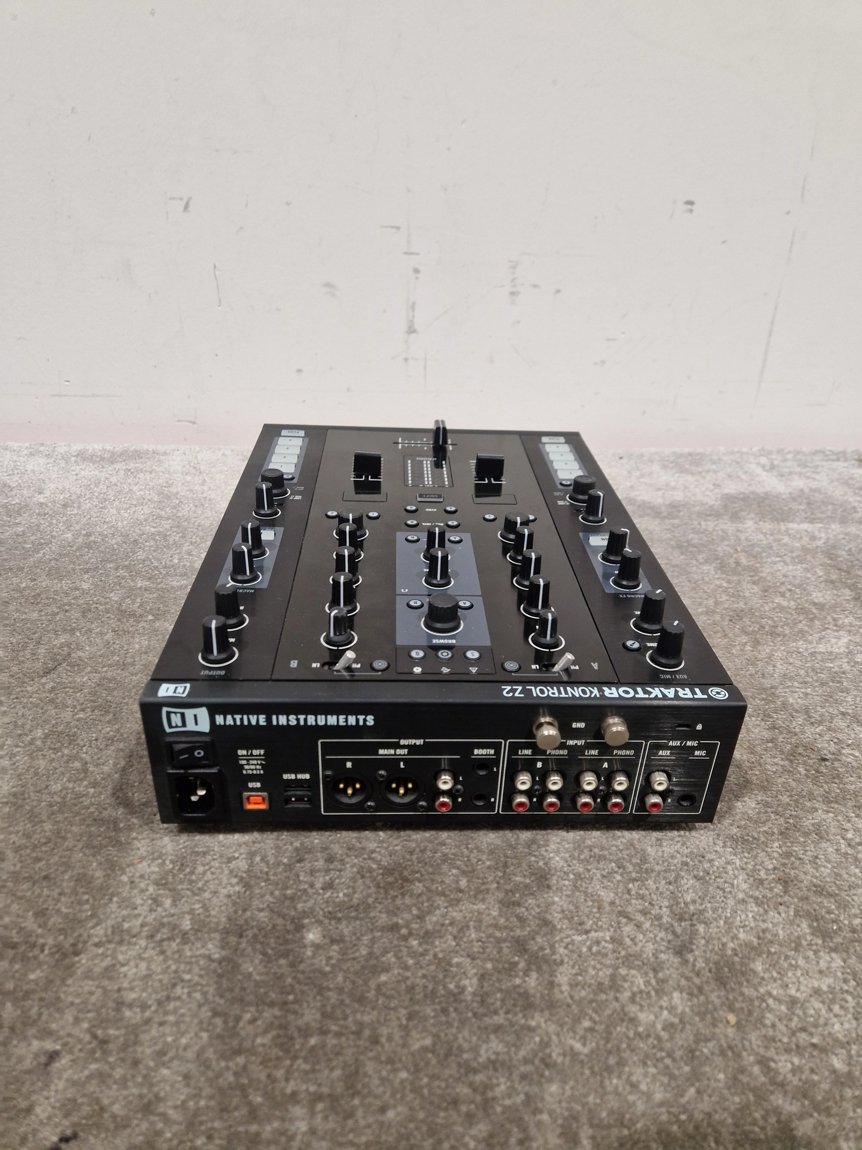 Native Instruments Traktor Kontrol Z2 - DJ Controller/Mixer - Black – DJ Controller - Excellent - Image 10