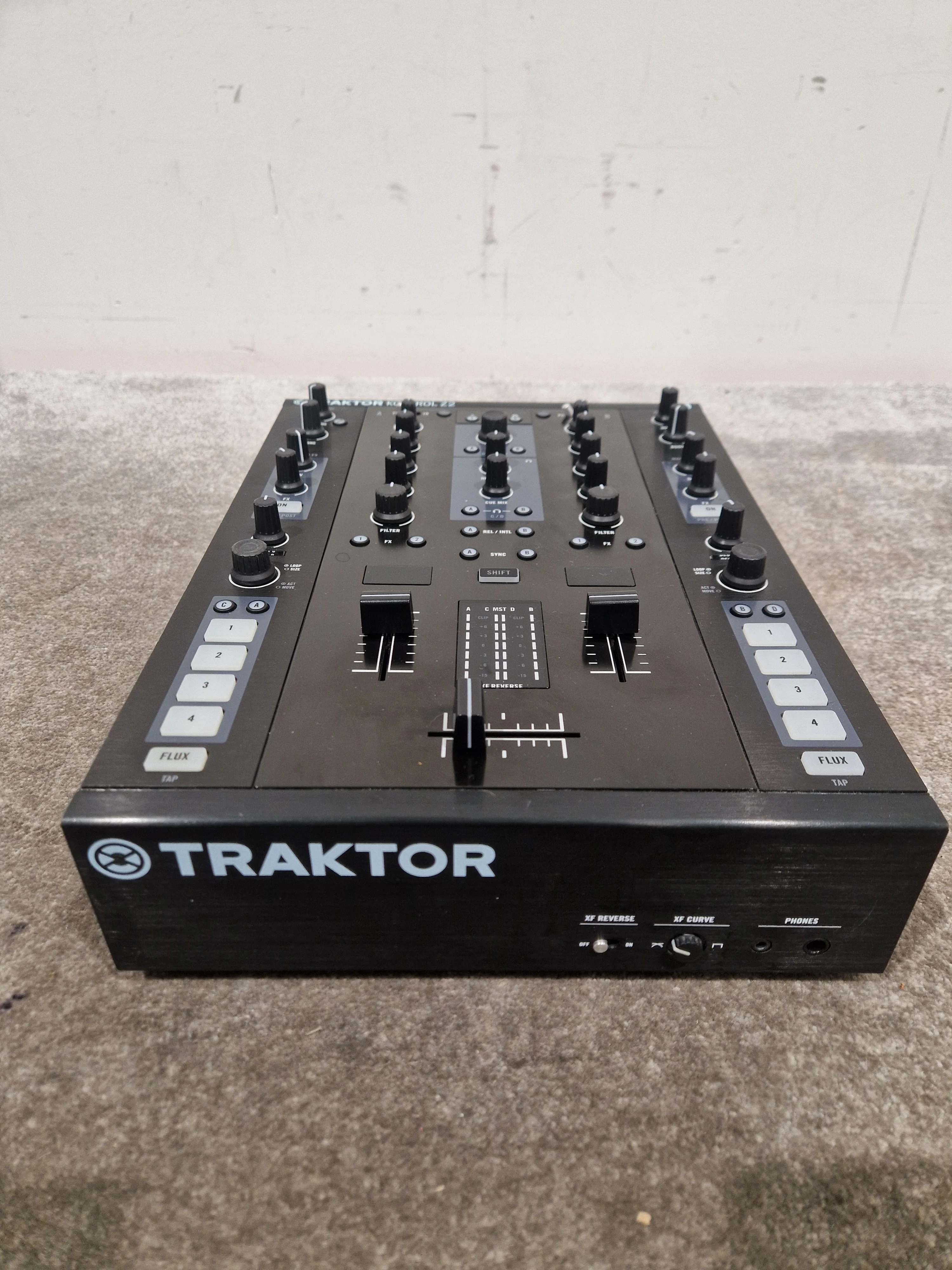 Native Instruments Traktor Kontrol Z2 - DJ Controller/Mixer - Black – DJ Controller - Excellent - Image 12