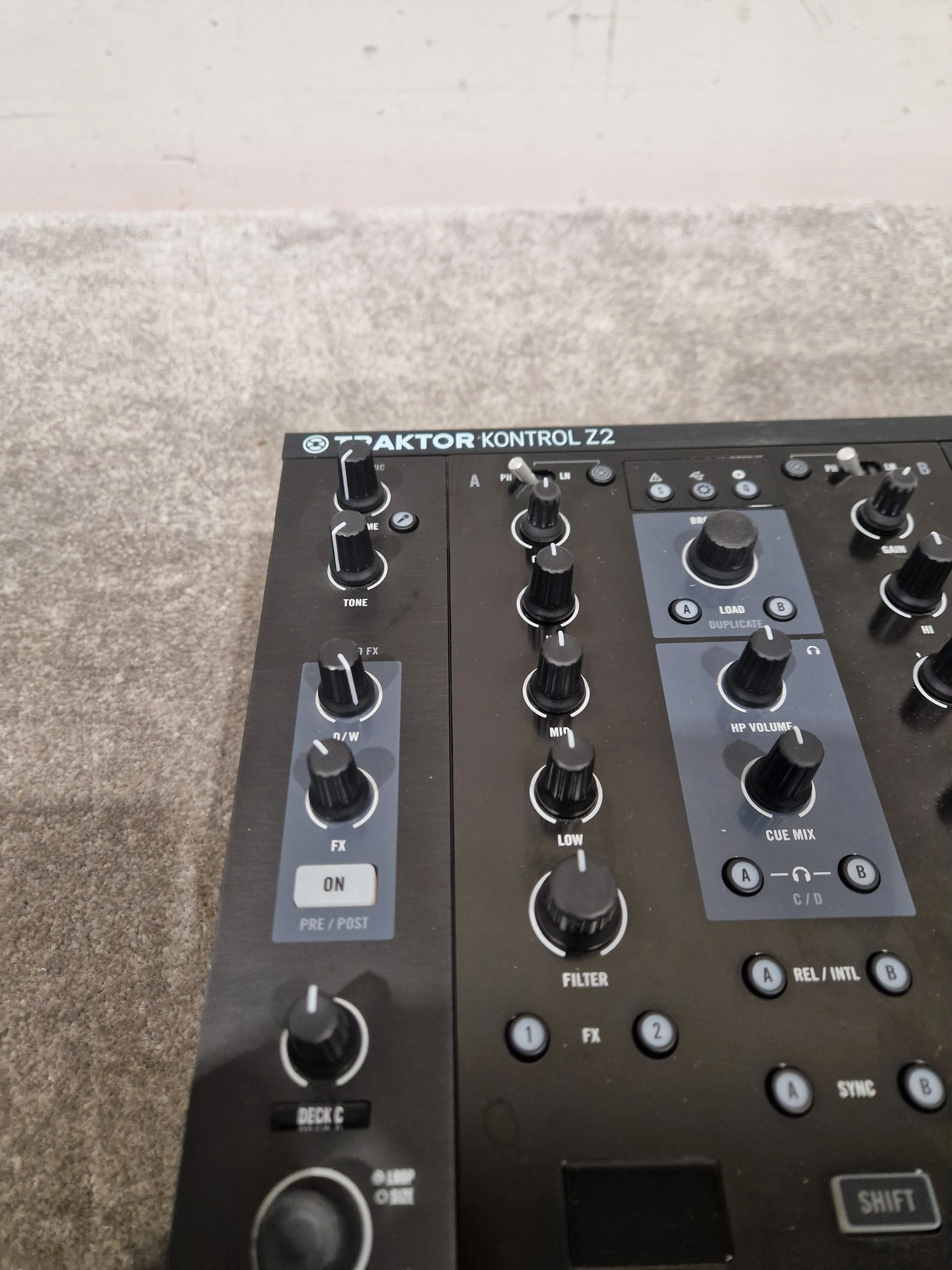 Native Instruments Traktor Kontrol Z2 - DJ Controller/Mixer - Black – DJ Controller - Excellent - Image 13