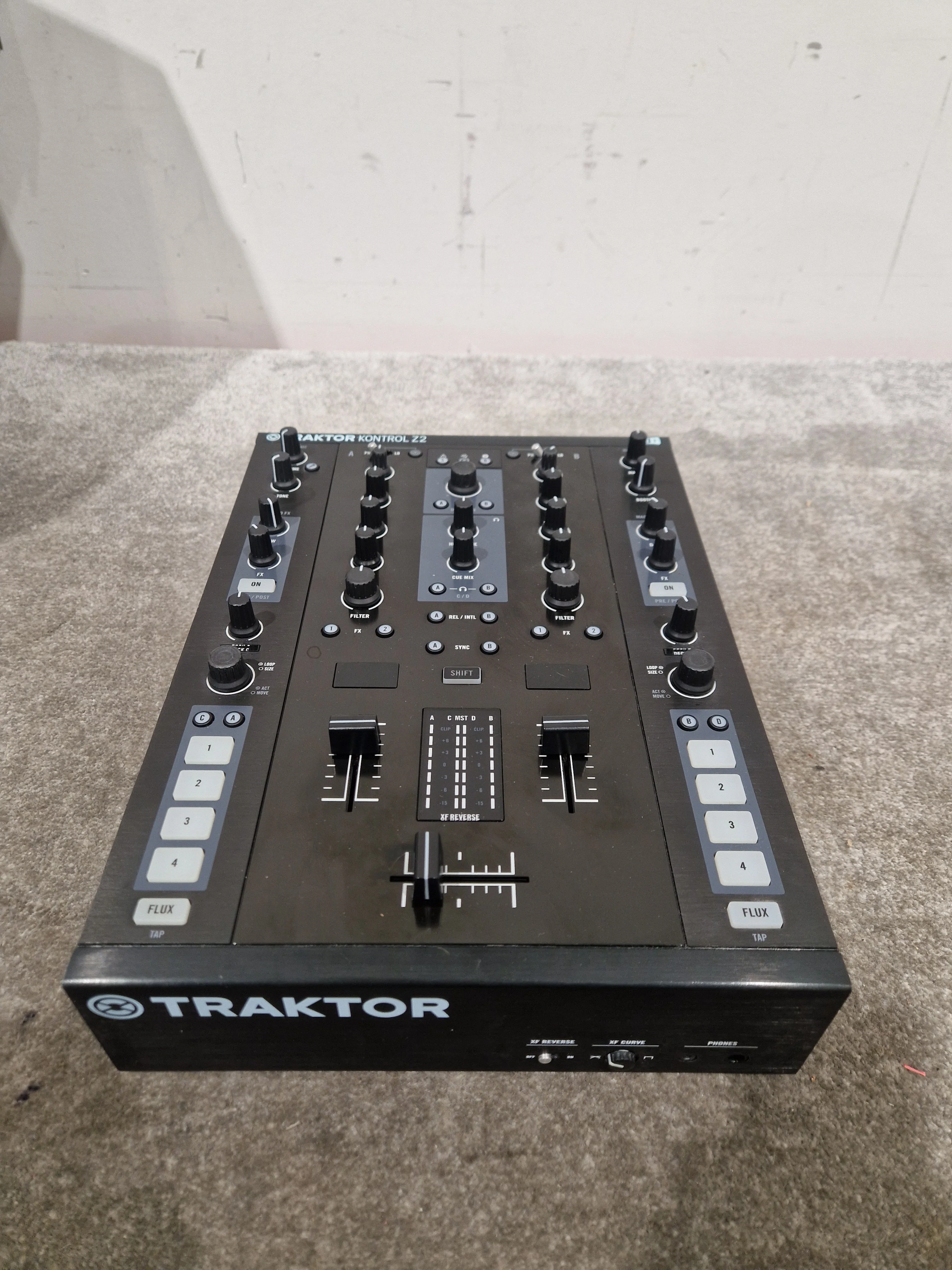 Native Instruments Traktor Kontrol Z2 - DJ Controller/Mixer - Black – DJ Controller - Excellent - Image 4