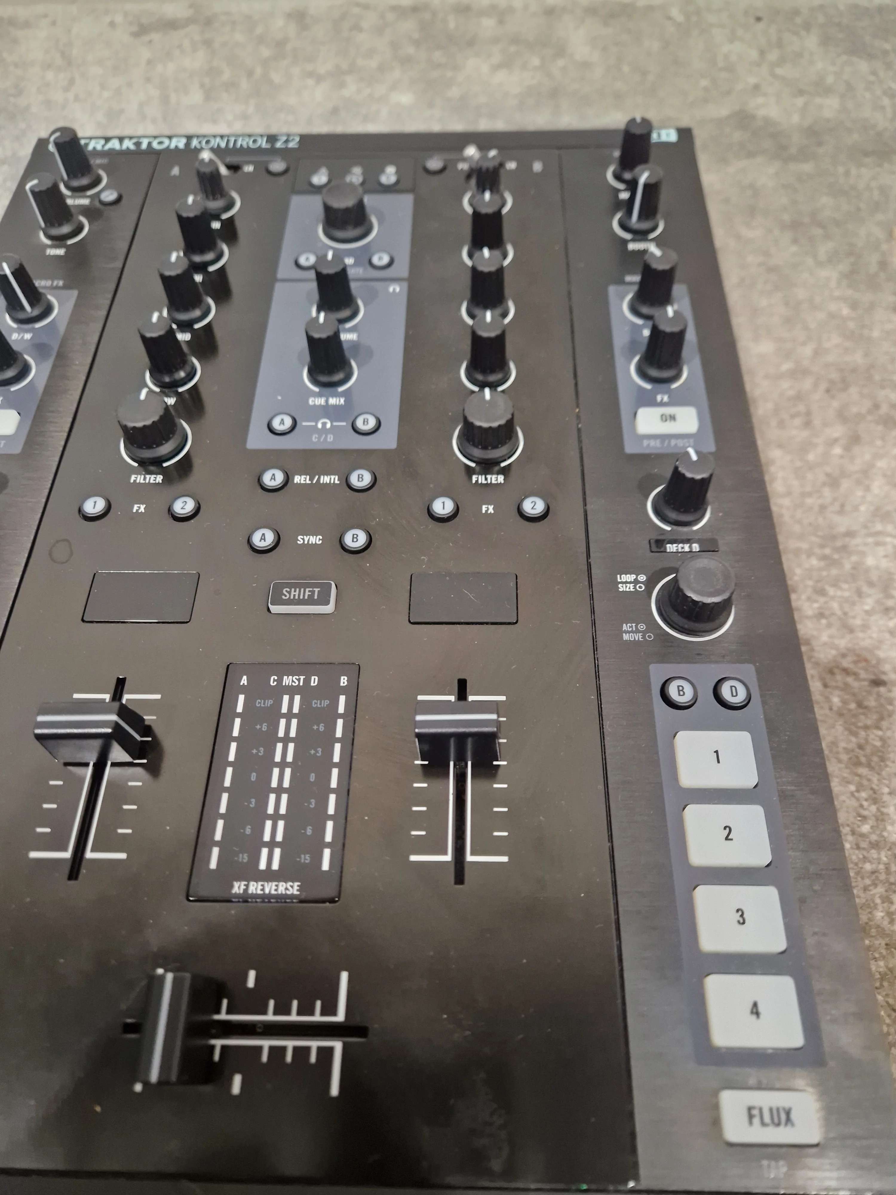 Native Instruments Traktor Kontrol Z2 - DJ Controller/Mixer - Black – DJ Controller - Excellent - Image 8