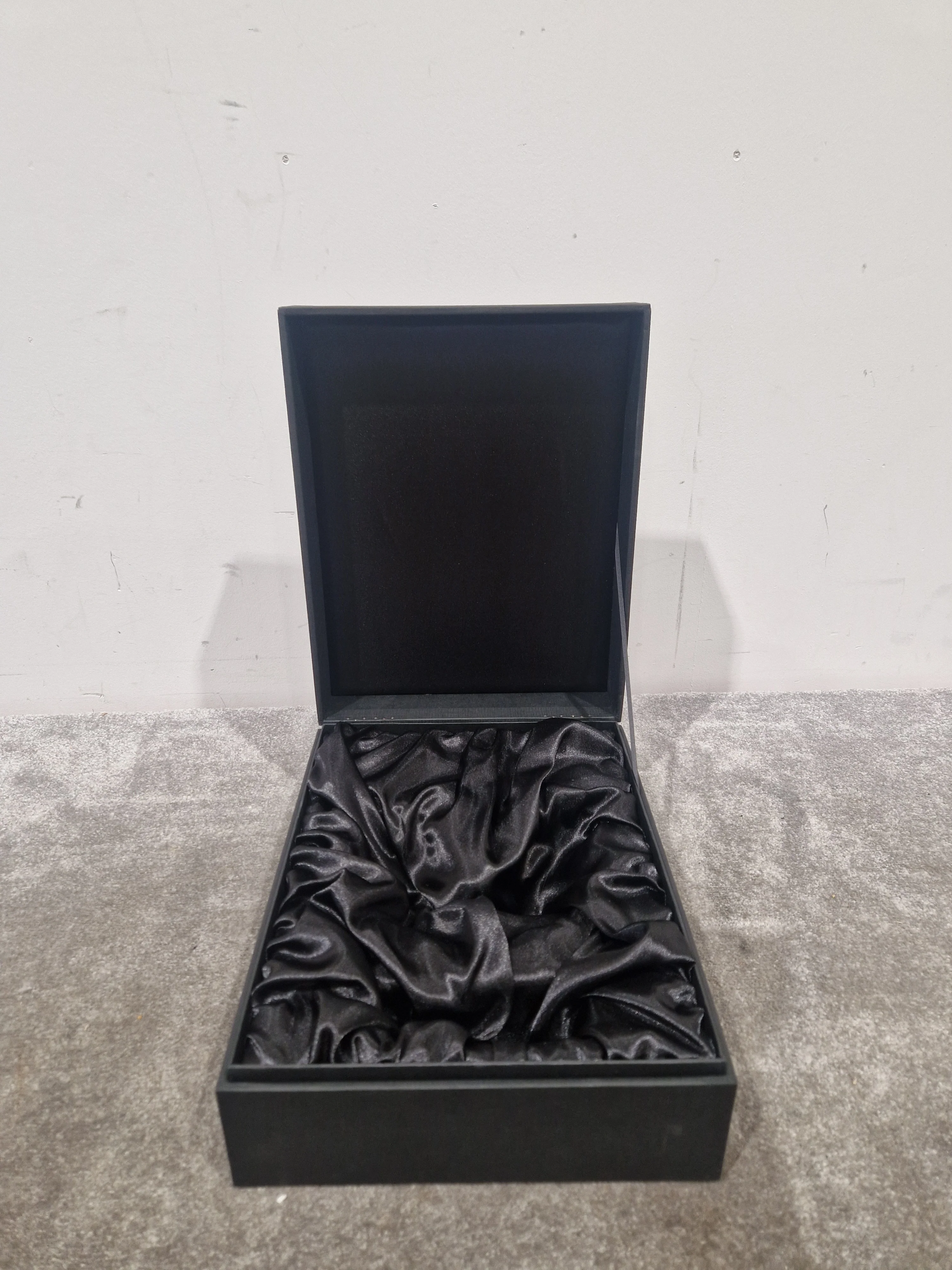 Sennheiser HD-800 - Audiophile Headphones - Very Good w/ Original Box & Hard Case & New Ear Pads - Image 11