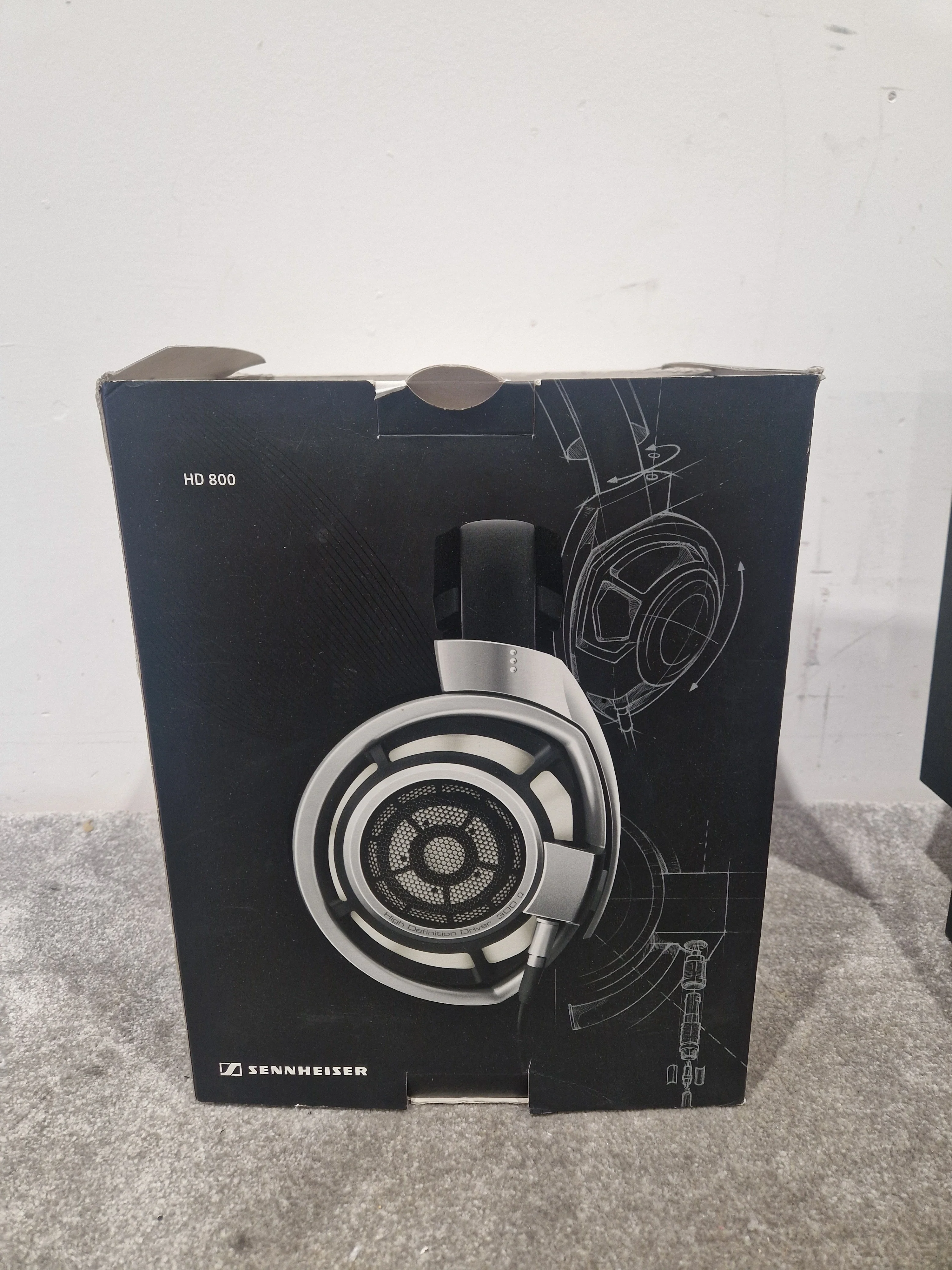 Sennheiser HD-800 - Audiophile Headphones - Very Good w/ Original Box & Hard Case & New Ear Pads - Image 13