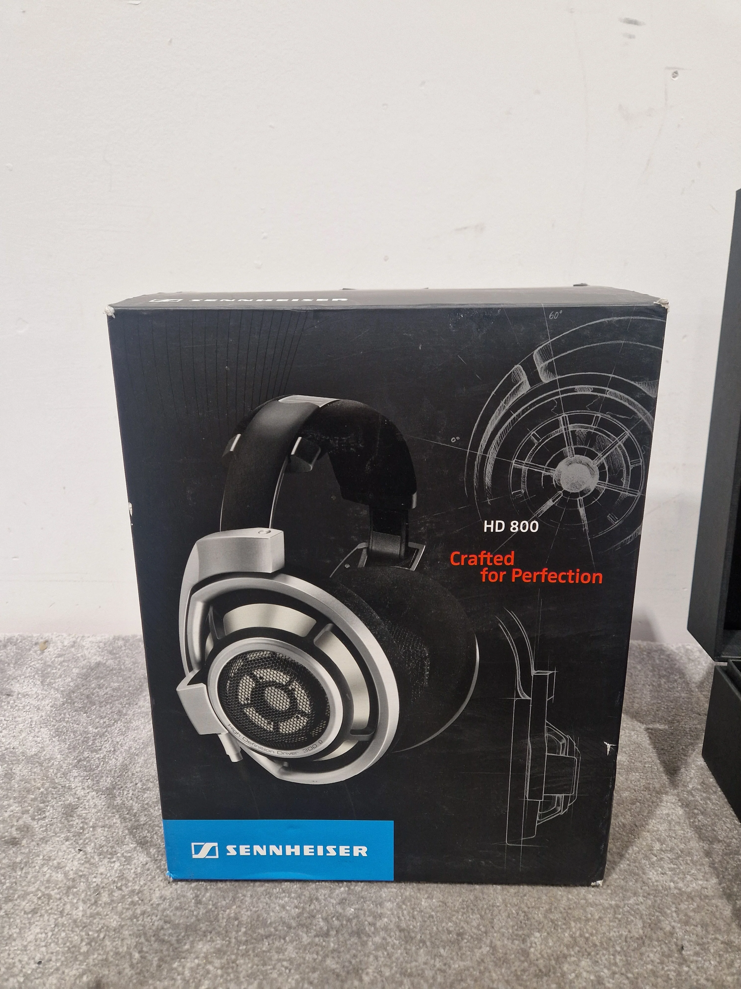 Sennheiser HD-800 - Audiophile Headphones - Very Good w/ Original Box & Hard Case & New Ear Pads - Image 14