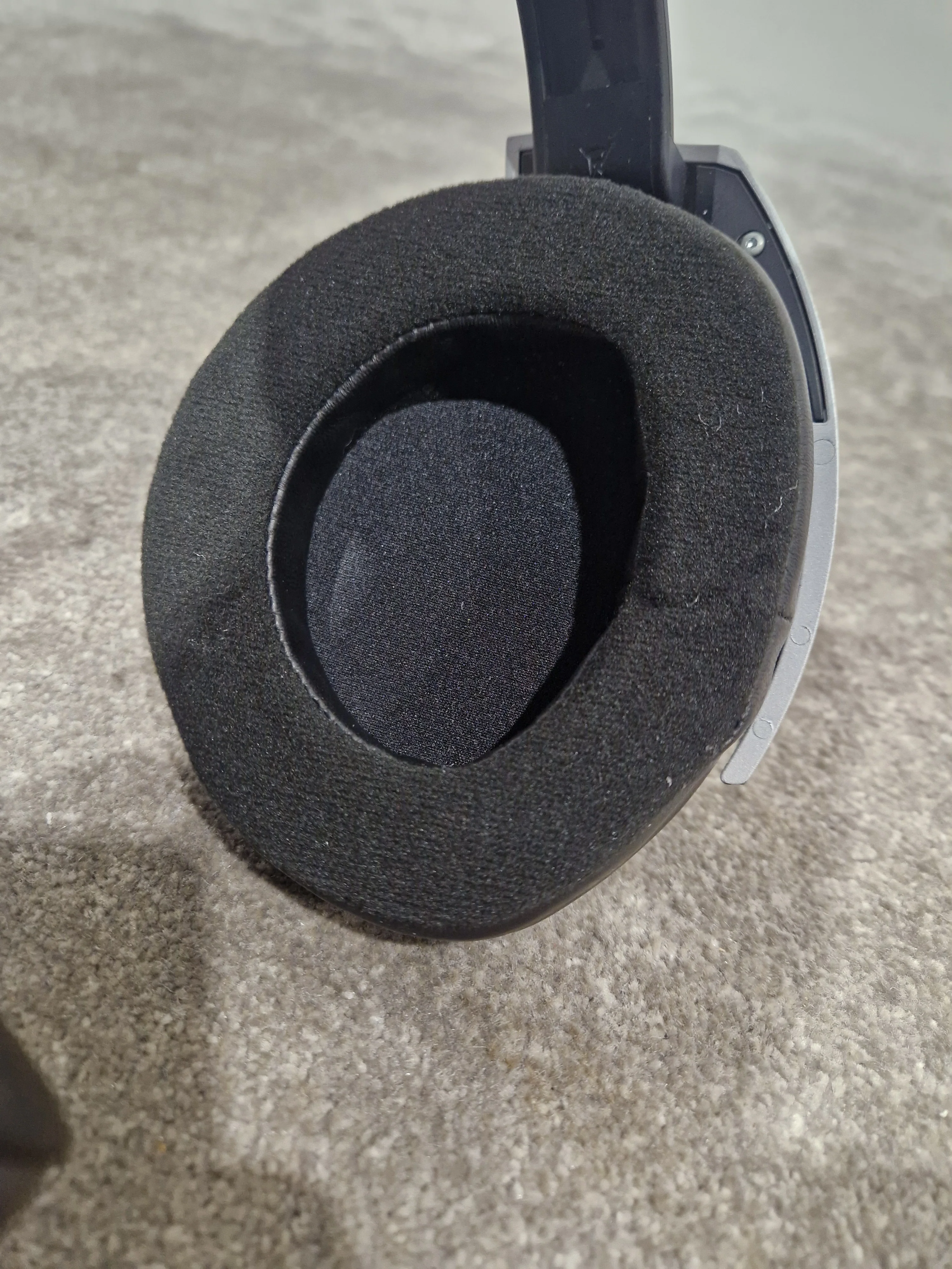 Sennheiser HD-800 - Audiophile Headphones - Very Good w/ Original Box & Hard Case & New Ear Pads - Image 21
