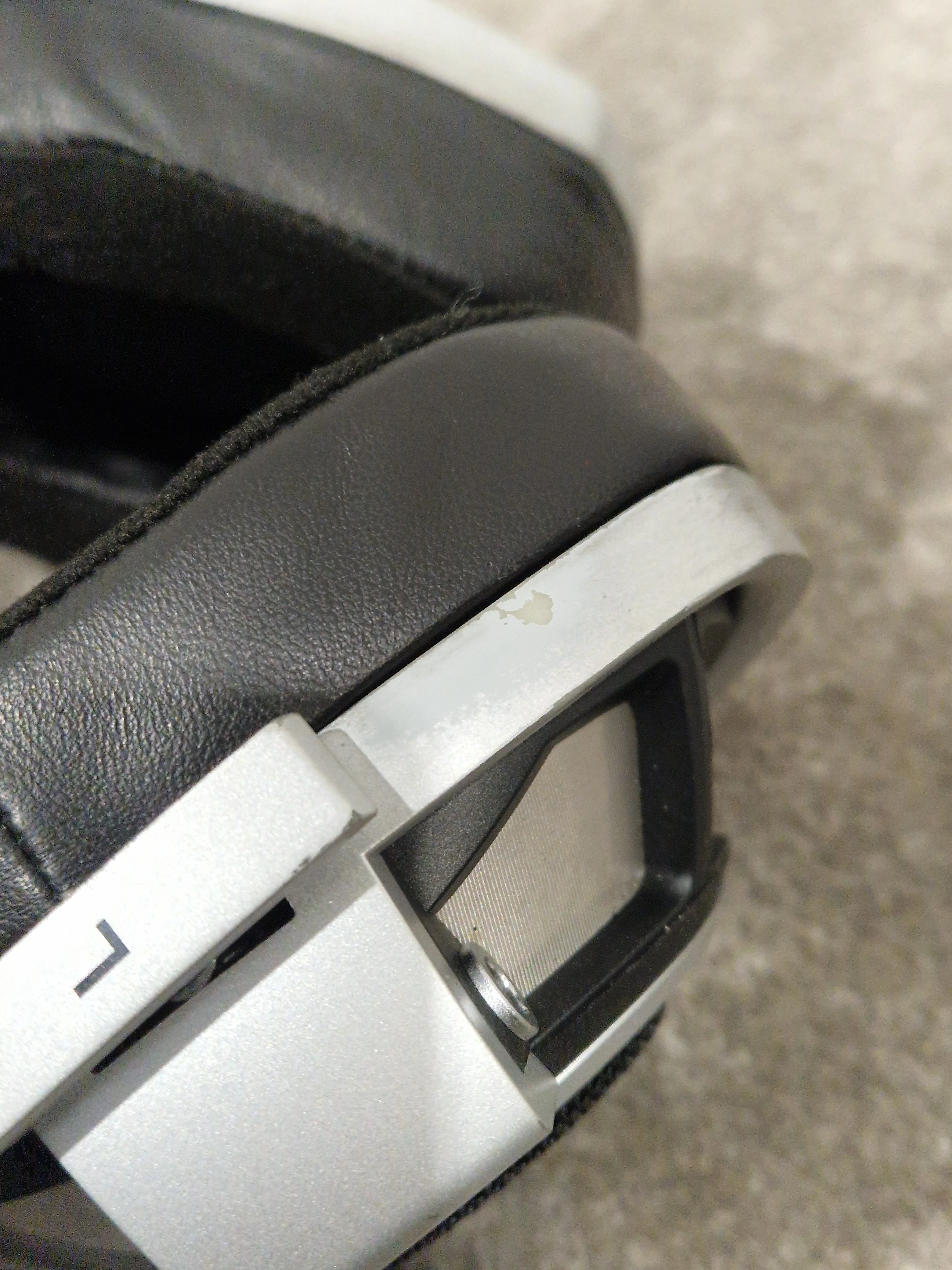 Sennheiser HD-800 - Audiophile Headphones - Very Good w/ Original Box & Hard Case & New Ear Pads - Image 24