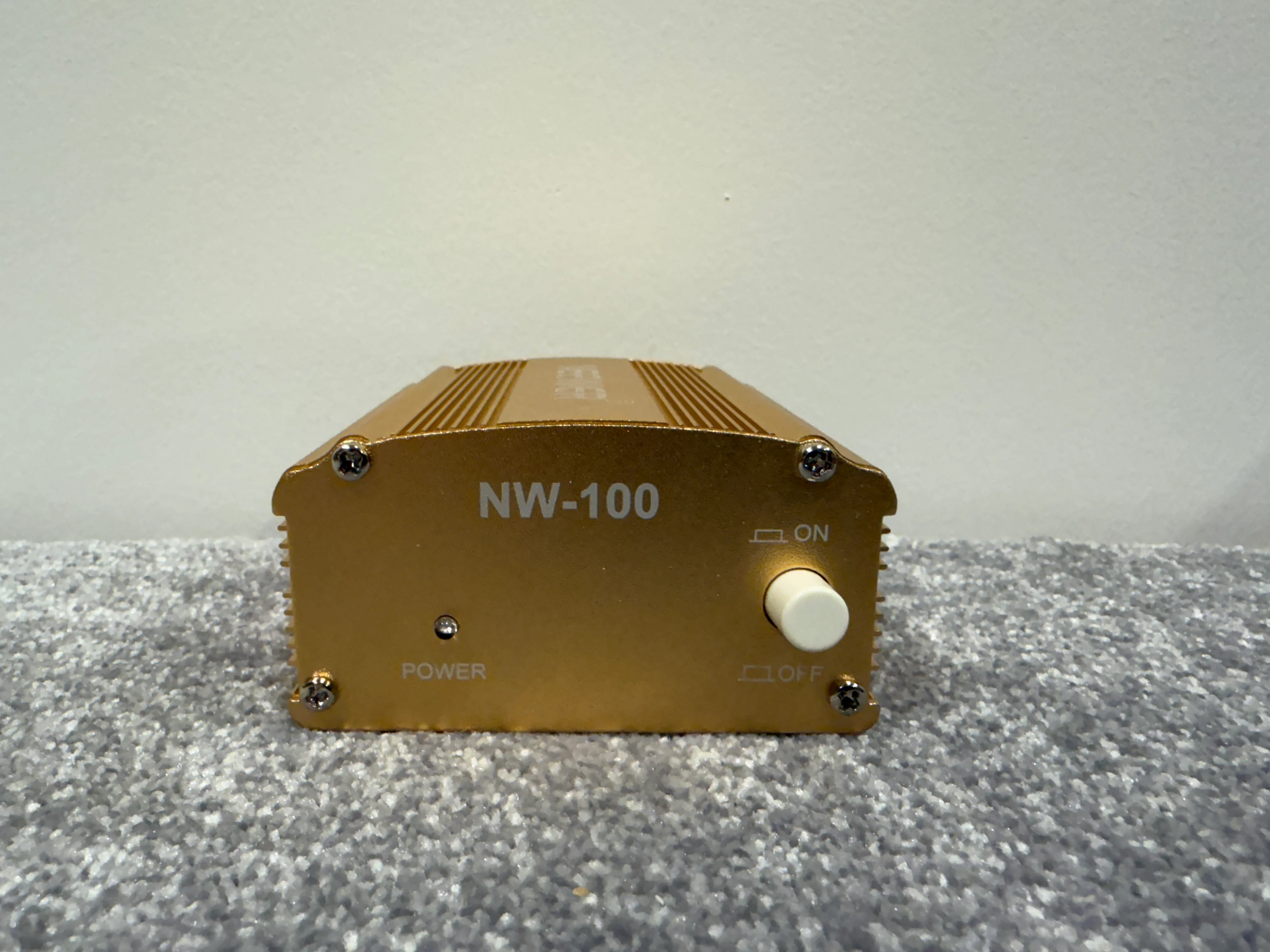 Neewer NW-100 - 48v Phantom Power Supply - Audio Equipment - 48v Power, XLR Inputs - Open Box w/ Original Box & Power Supply - Image 3