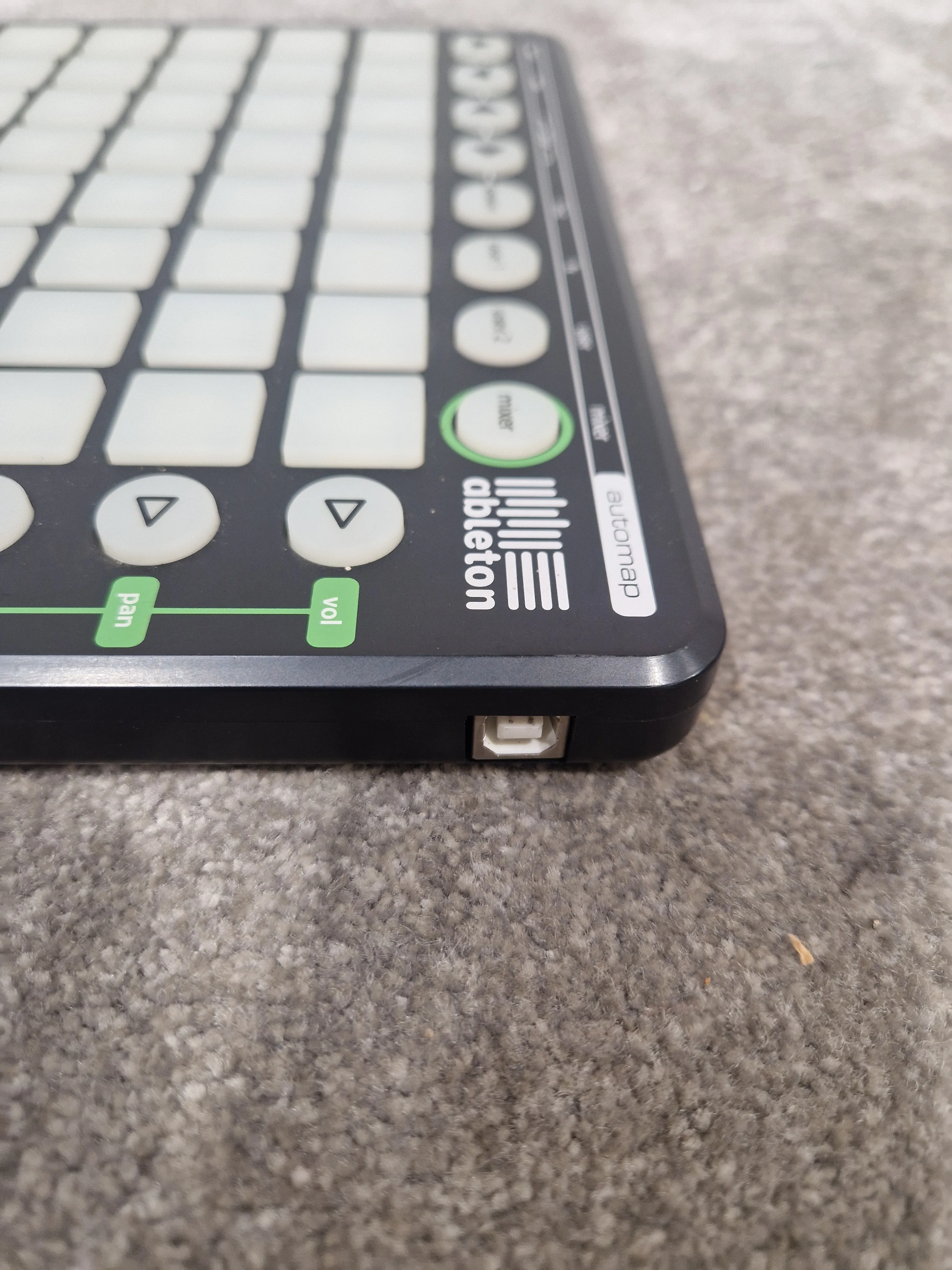Nemko NOVLPD01 LAUNCHPAD - MIDI Controller, USB Connectivity - Very Good - Image 3