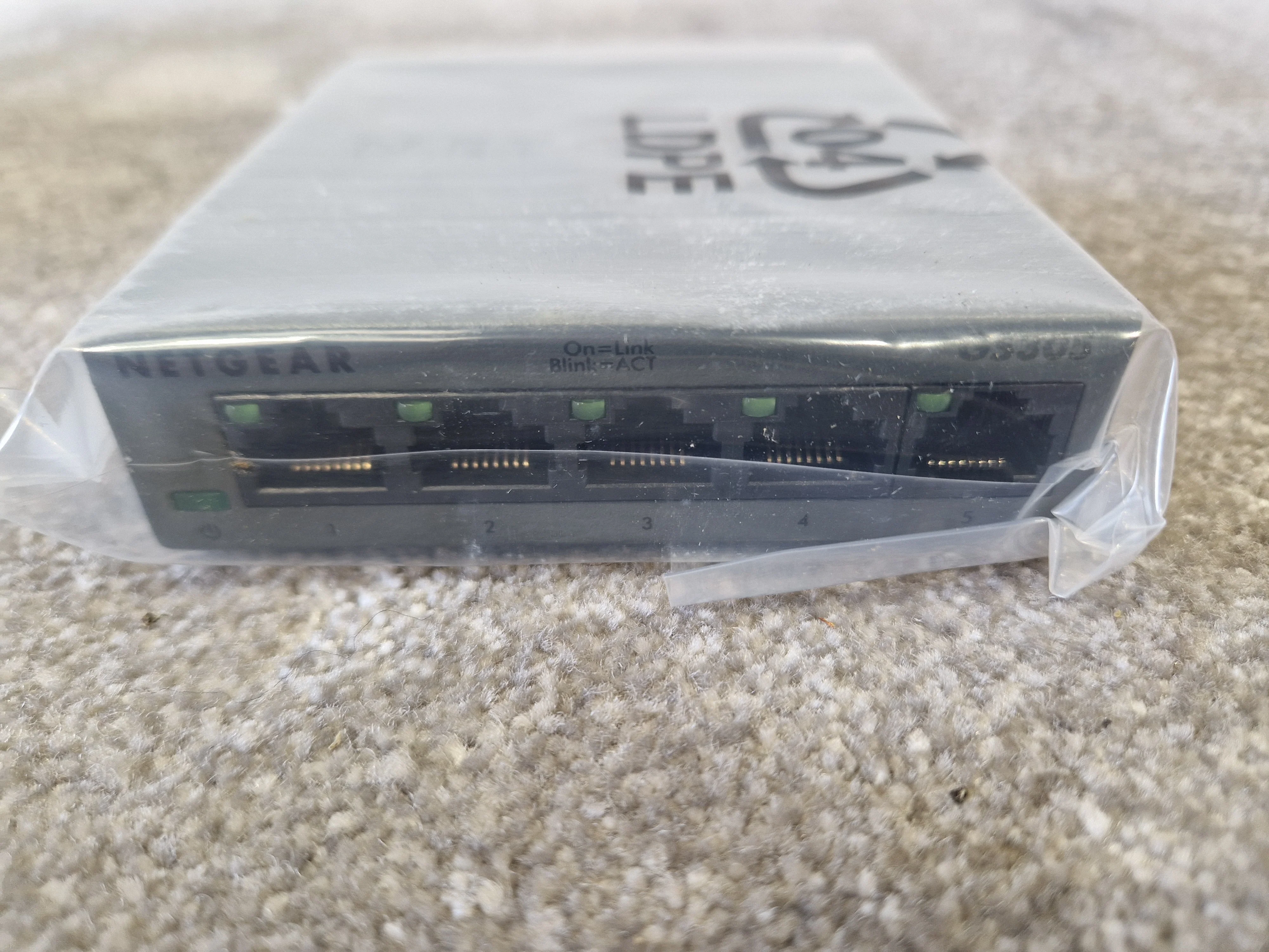 Netgear GS305 Essentials Edition – 5-Port Gigabit Ethernet Switch - Excellent w/ Original Box - Image 2