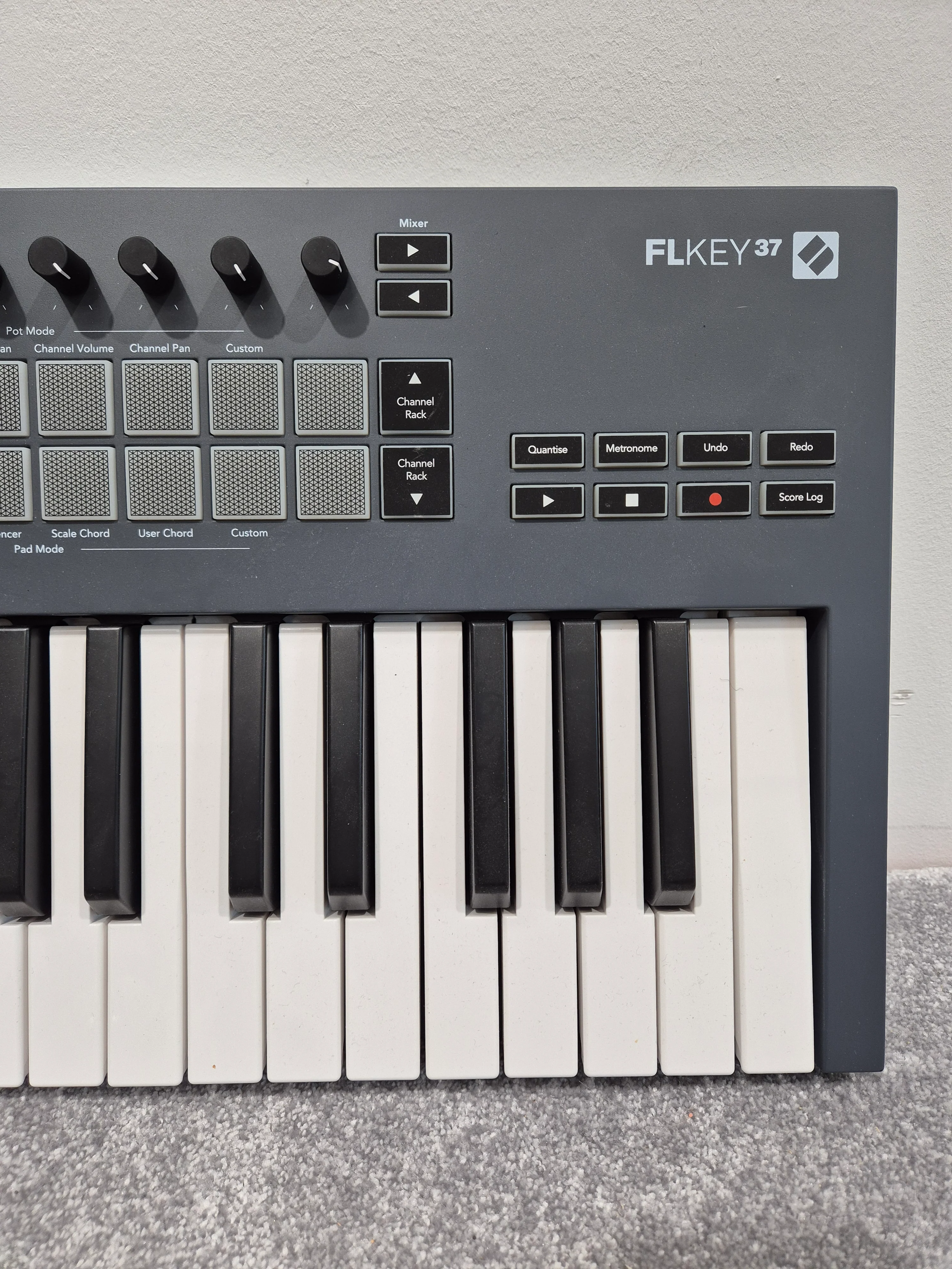 Novation FLkey 37 - MIDI Keyboard Controller - Image 2