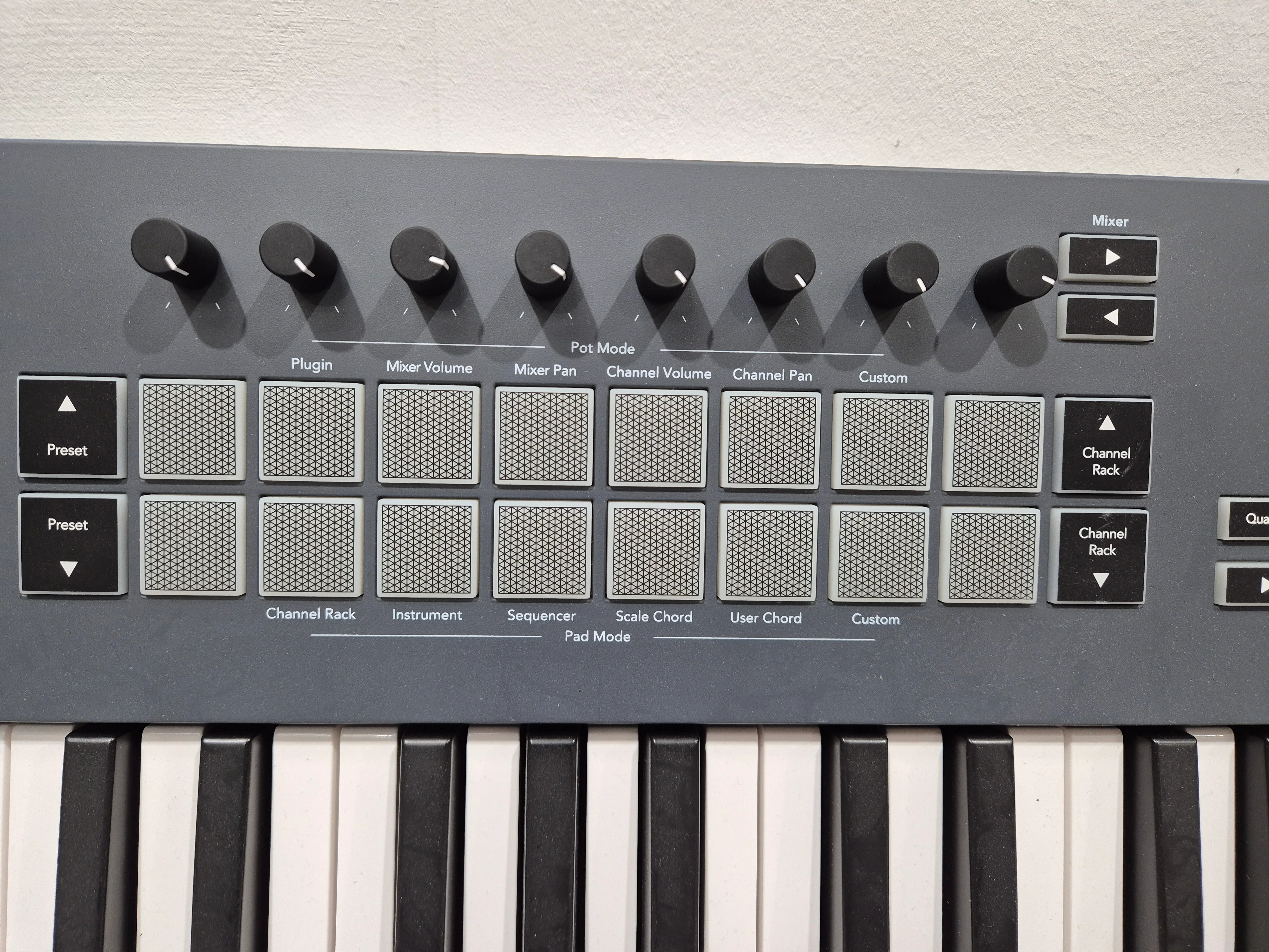 Novation FLkey 37 - MIDI Keyboard Controller - Image 3