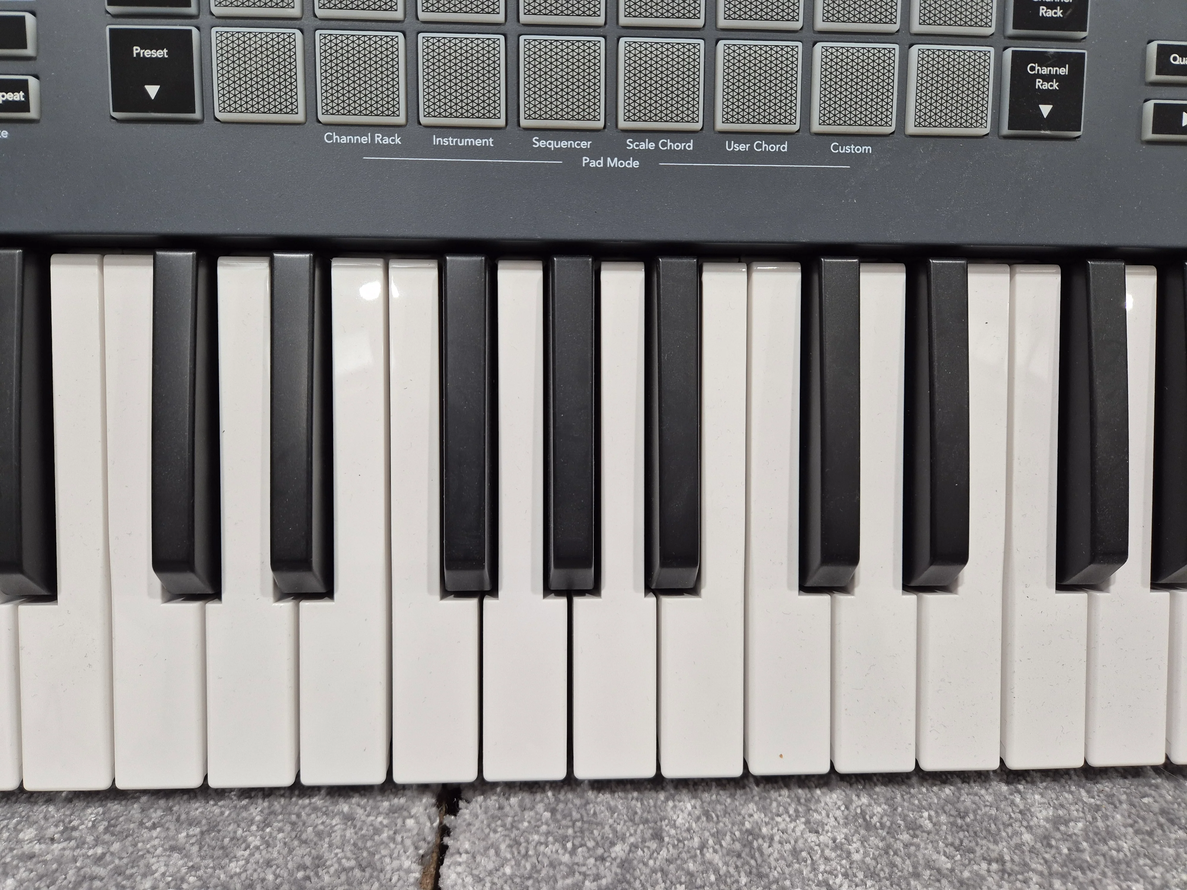 Novation FLkey 37 - MIDI Keyboard Controller - Image 4