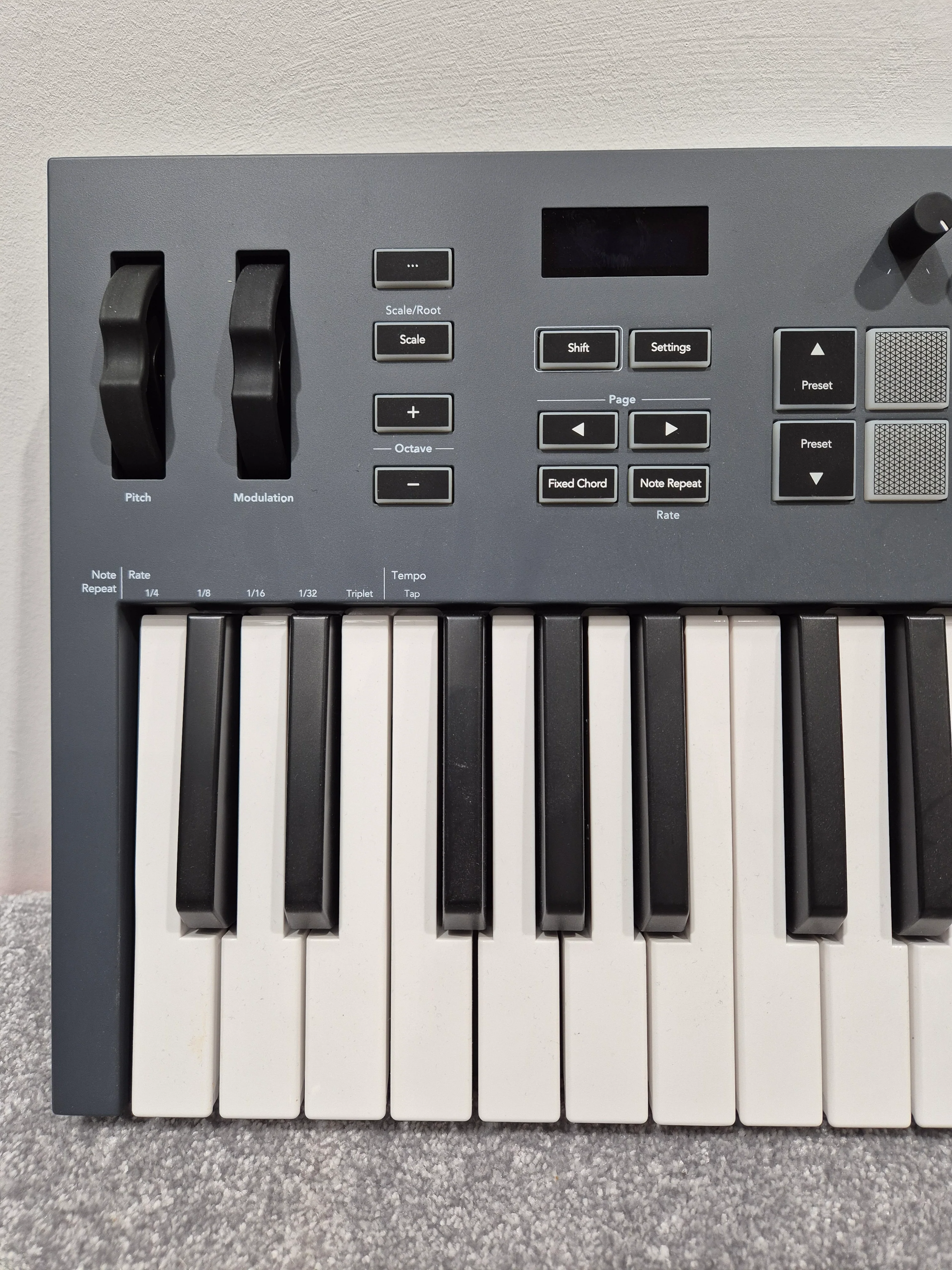 Novation FLkey 37 - MIDI Keyboard Controller - Image 5