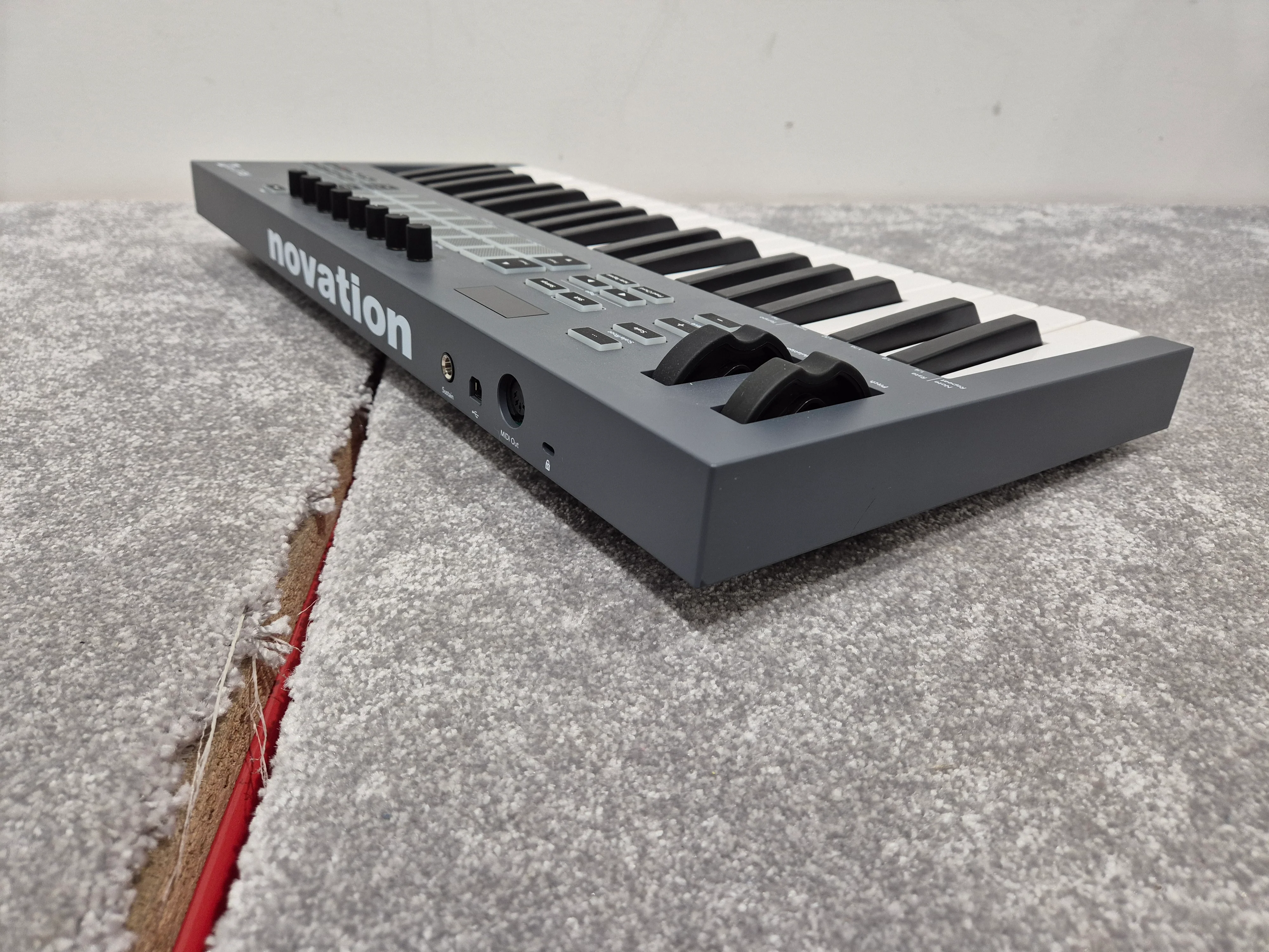 Novation FLkey 37 - MIDI Keyboard Controller - Image 6