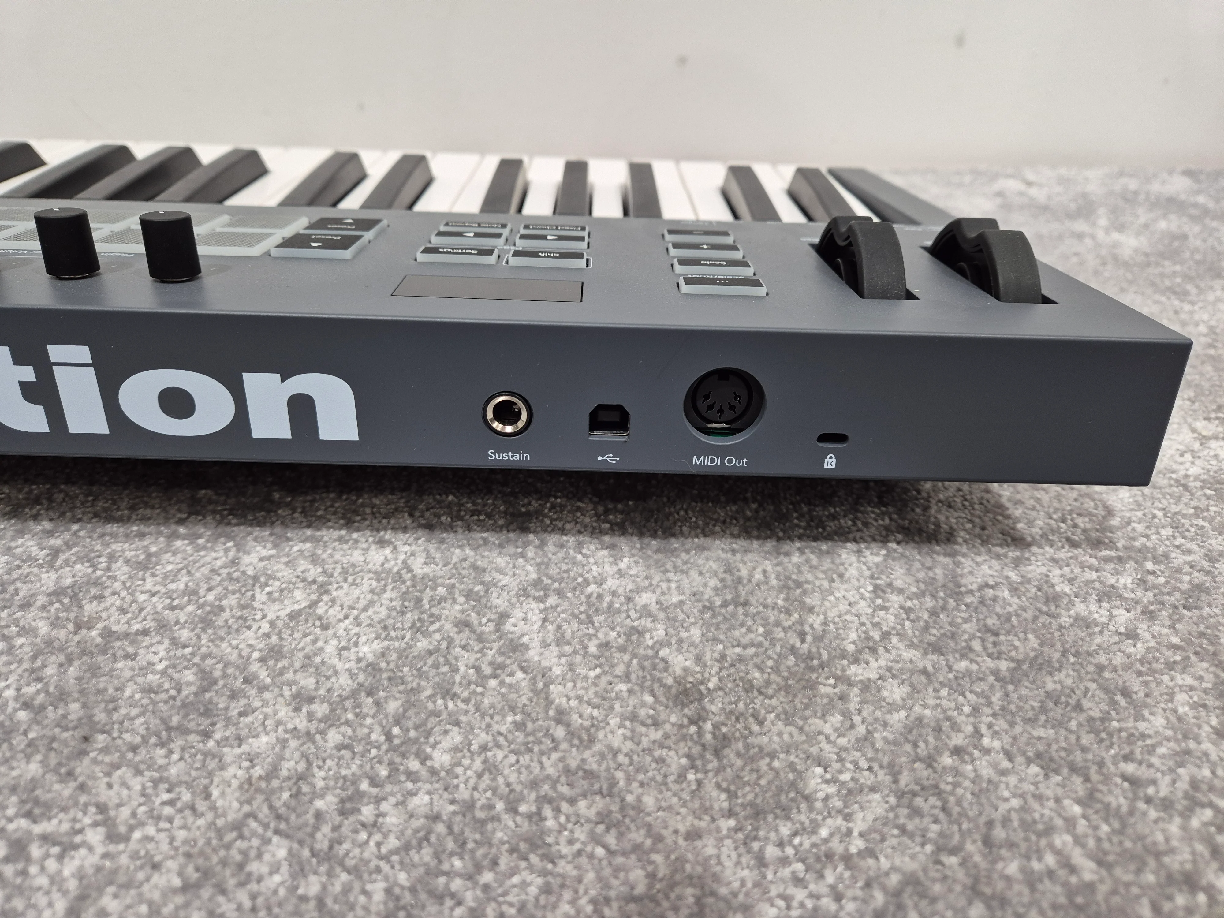 Novation FLkey 37 - MIDI Keyboard Controller - Image 7