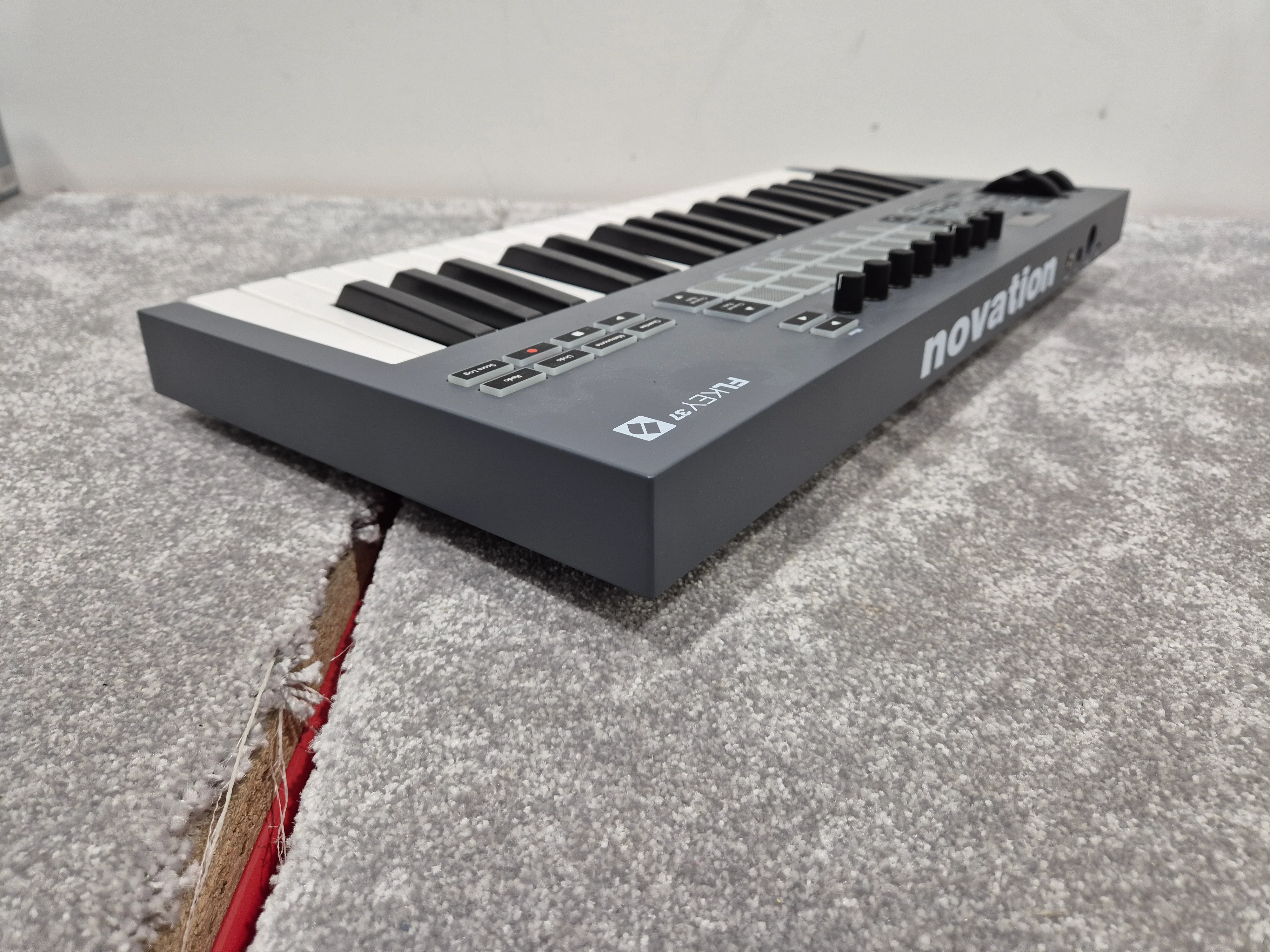 Novation FLkey 37 - MIDI Keyboard Controller - Image 8