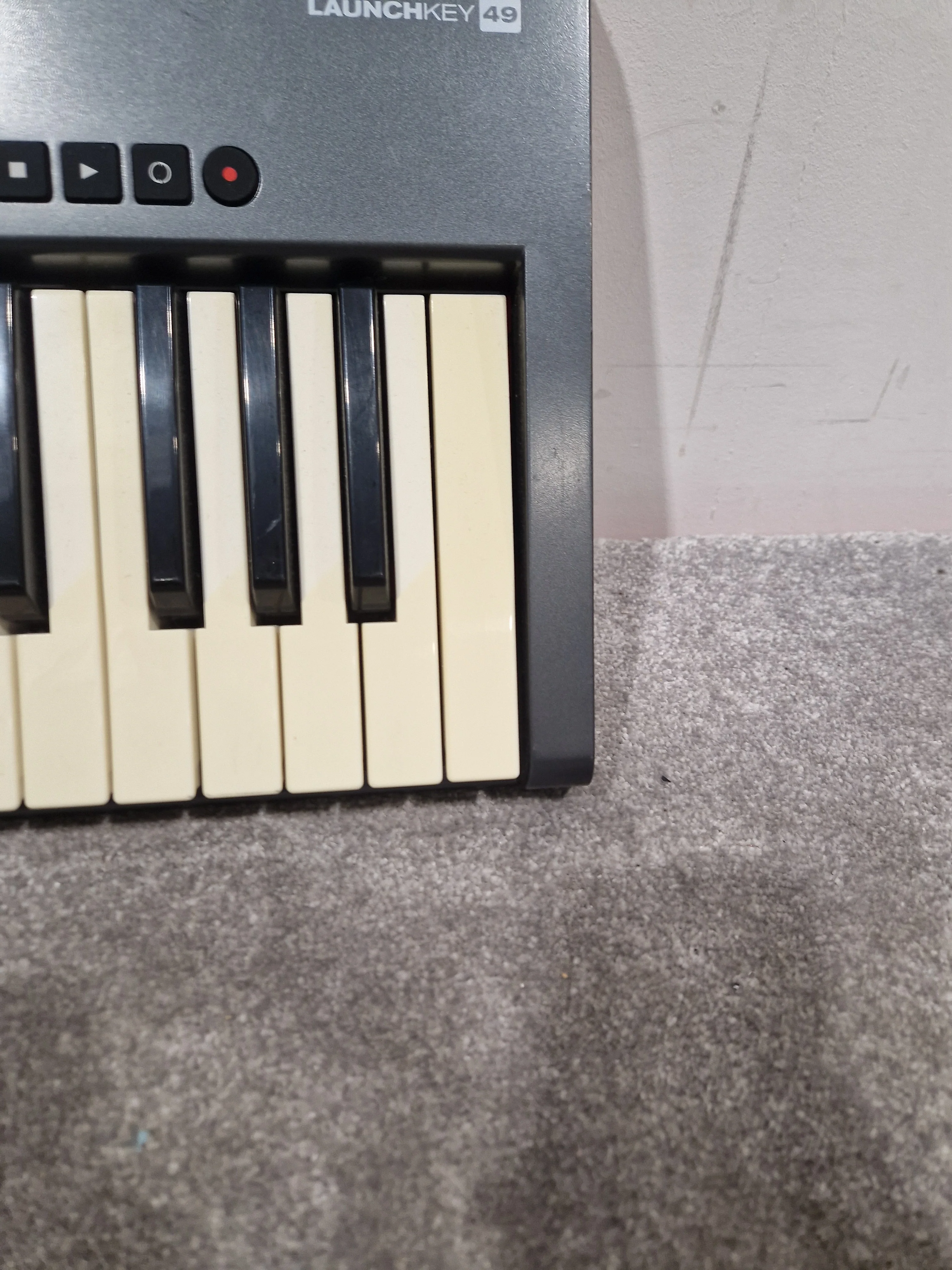 Novation Launchkey 49 - MIDI Keyboard Controller - 49-Key - Fair - Image 2