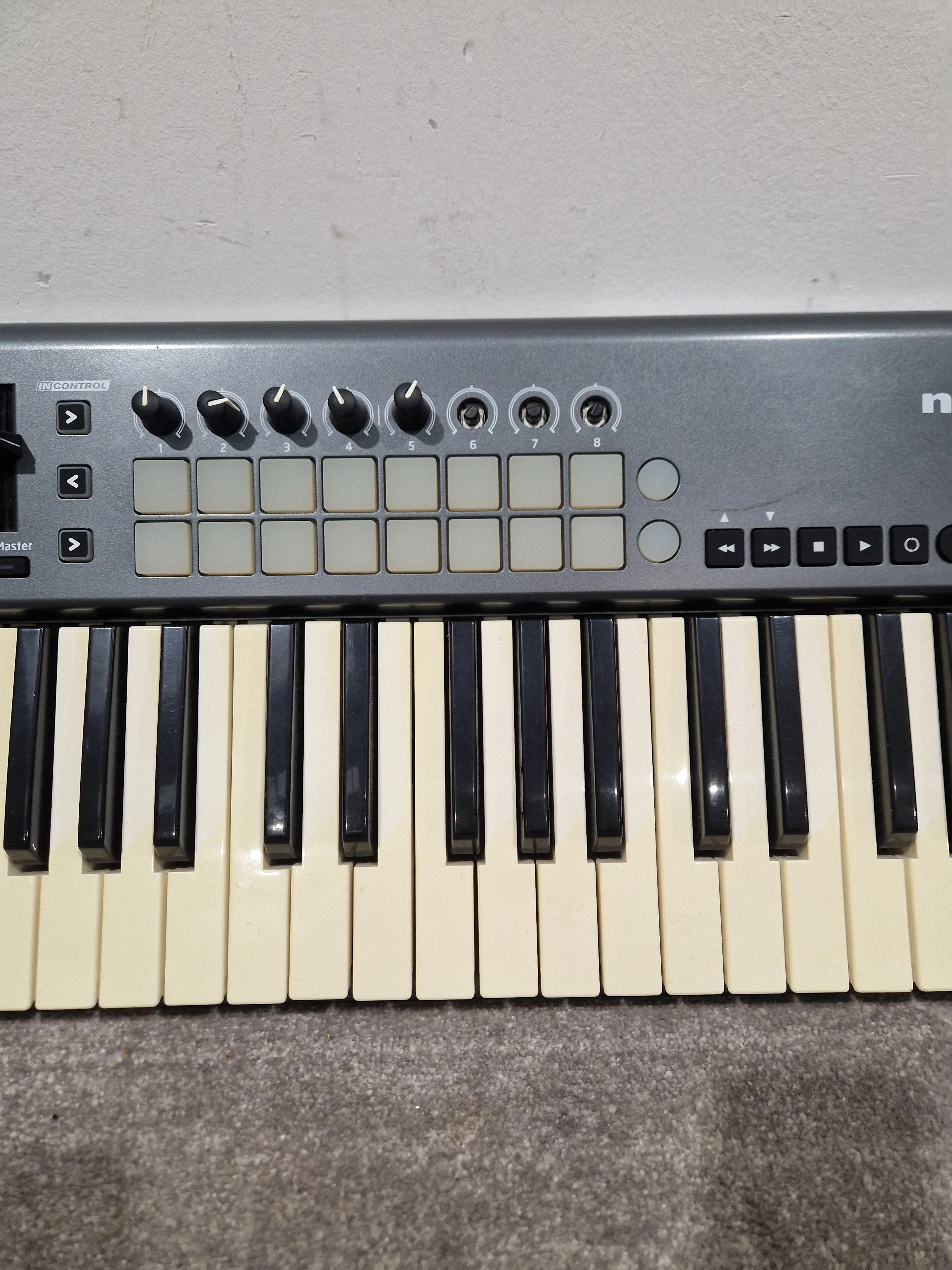 Novation Launchkey 49 - MIDI Keyboard Controller - 49-Key - Fair - Image 4